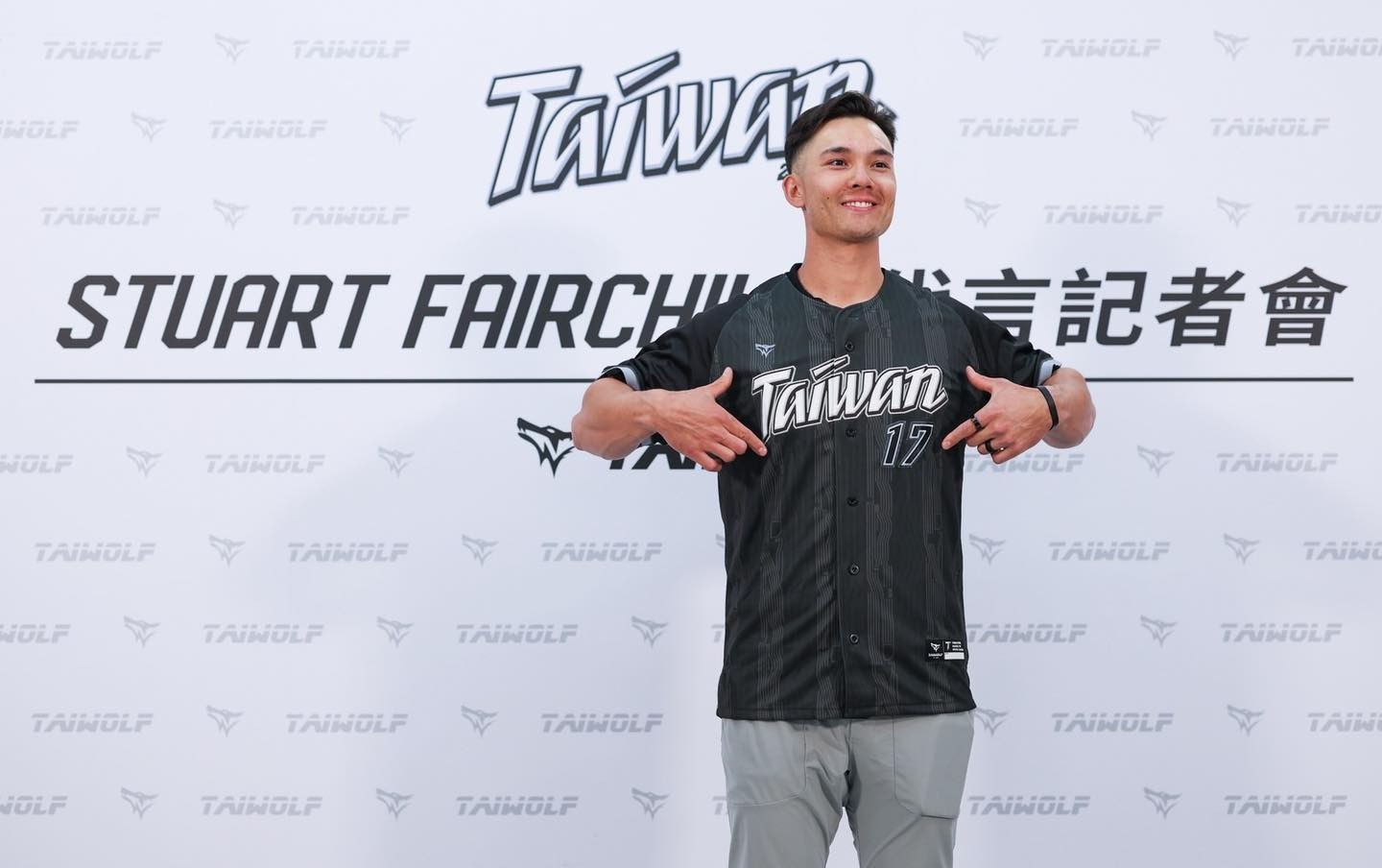 儘管還在克服每天早上5點就清醒的時差挑戰,費仔仍展現出極高的自律與鬥志。(翻攝自CPBL臉書)