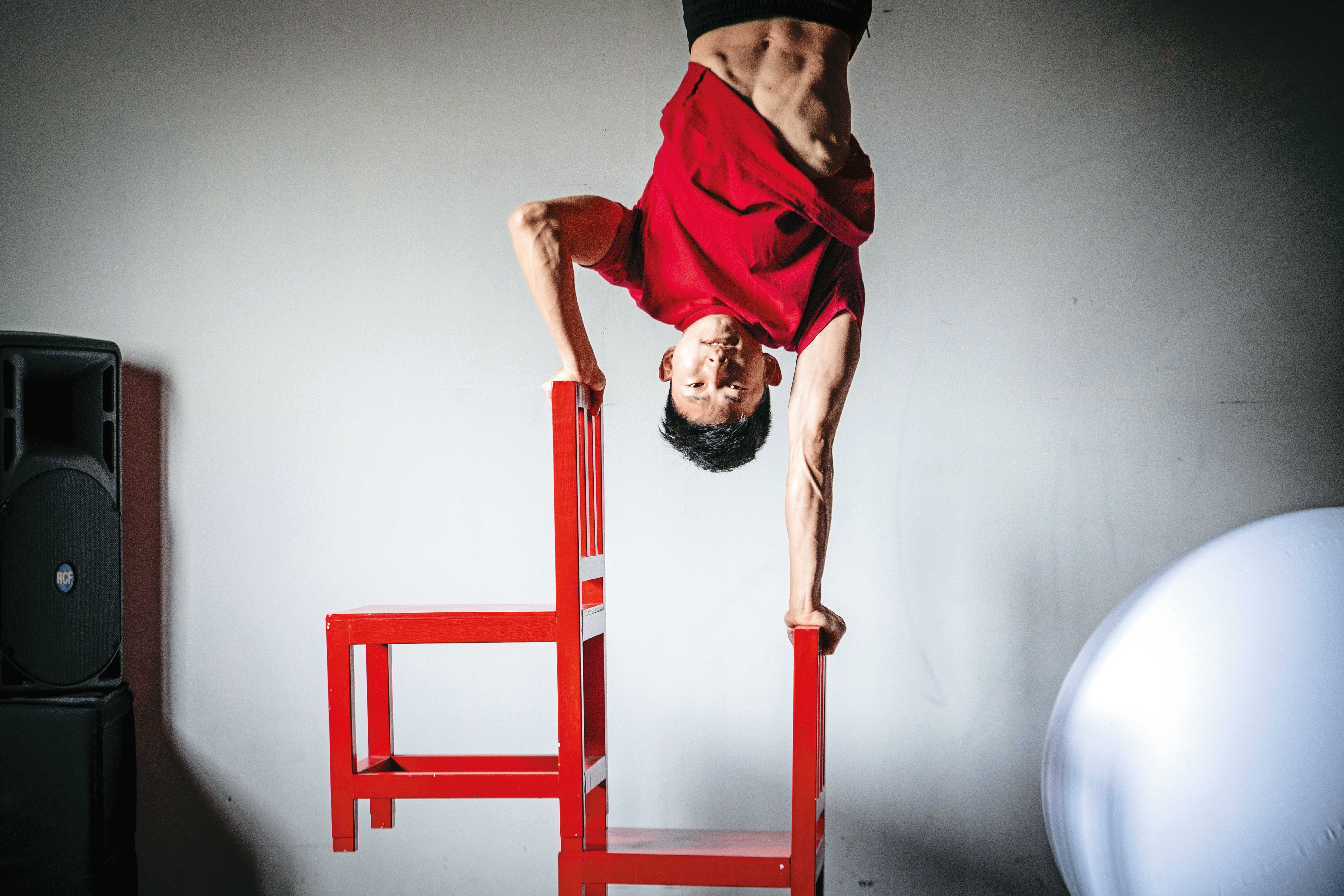 年輕特技演員江宇平在這次演出是幾米男孩的扮演者。