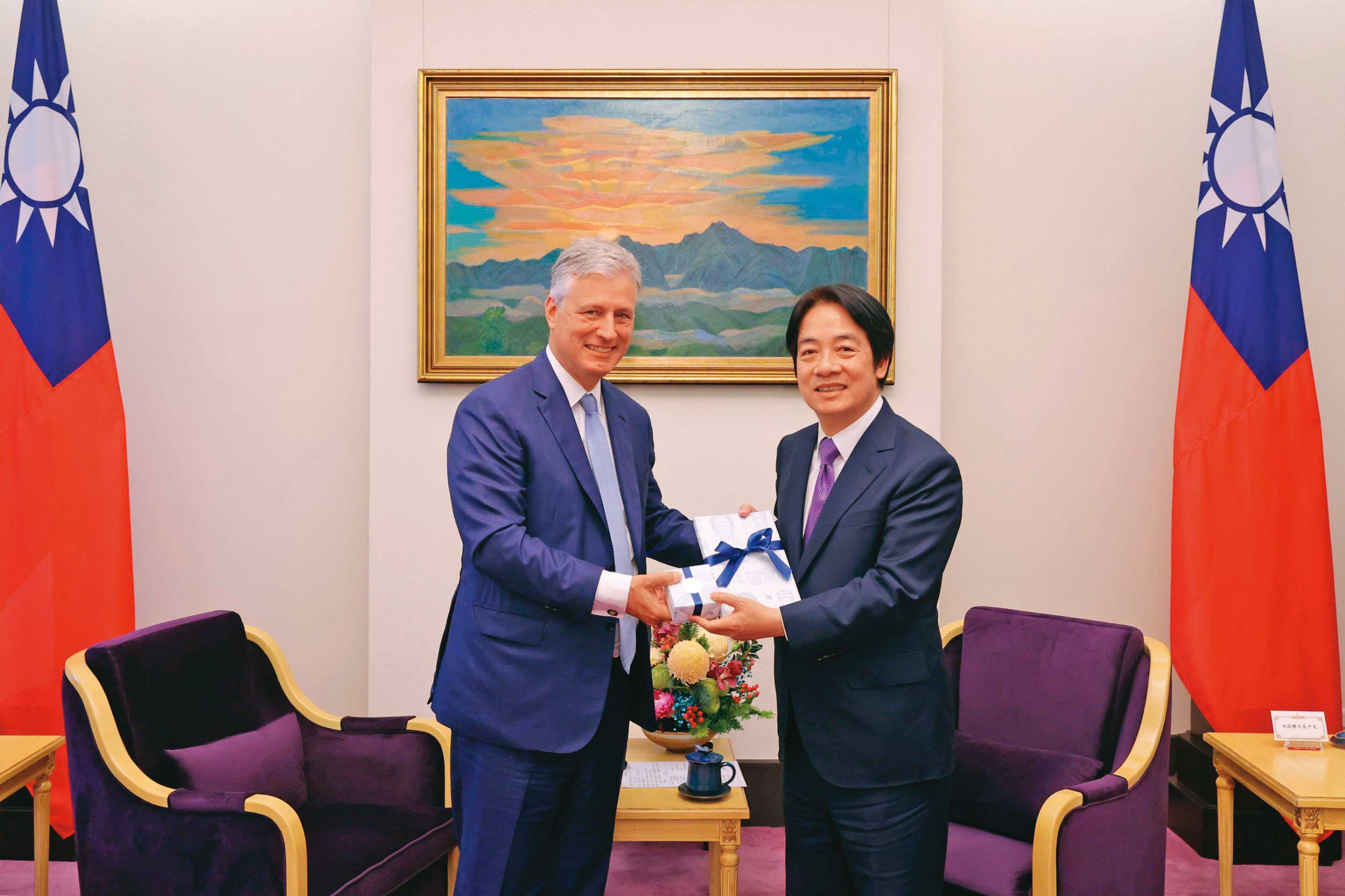 被外媒點名是川普政府國務卿人選之一的歐布萊恩(左),去年曾訪台。右為賴清德。(翻攝總統府flickr)