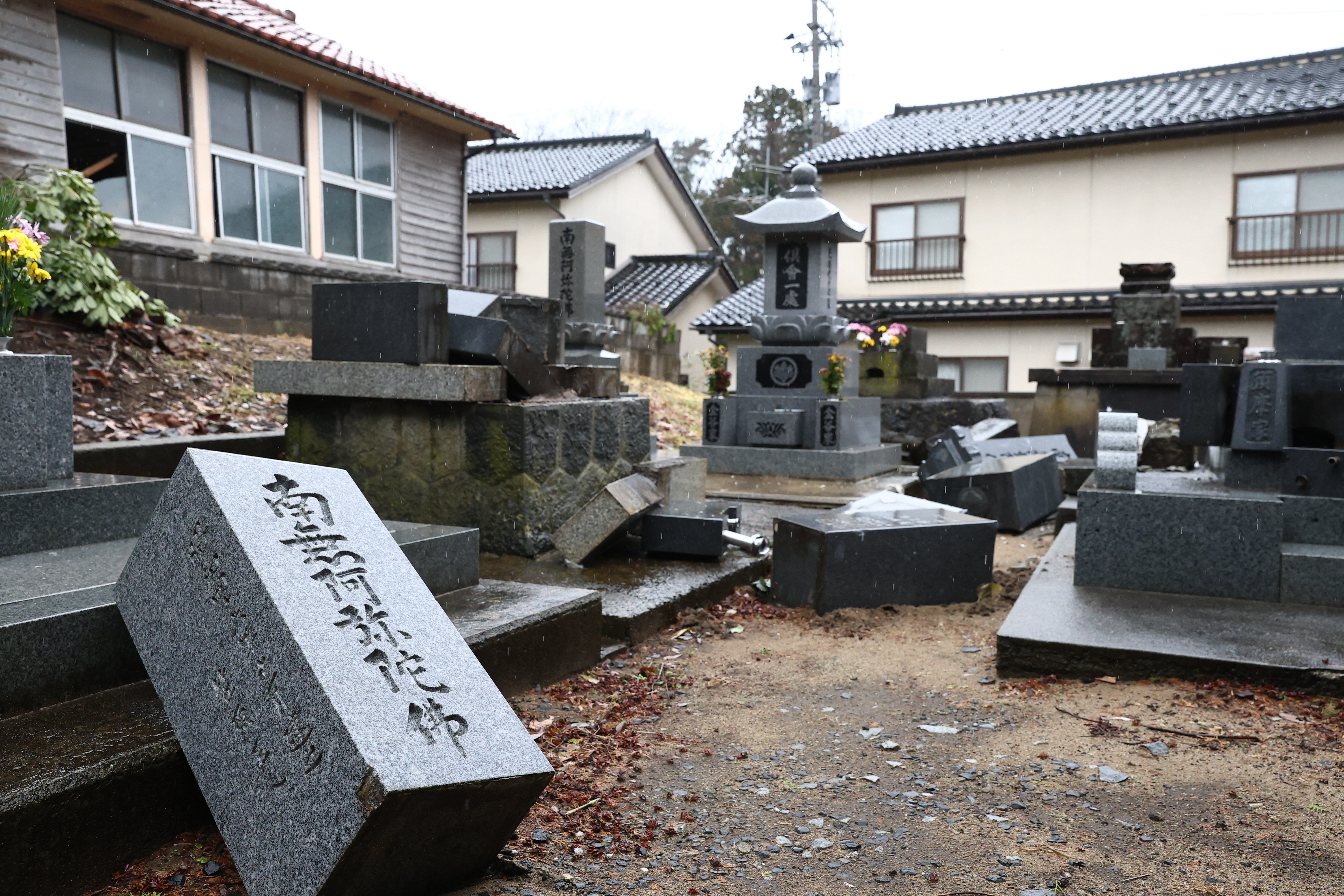 日本能登半島日前發生規模7.6強震，截至目前為止已累計92死、242人失蹤。