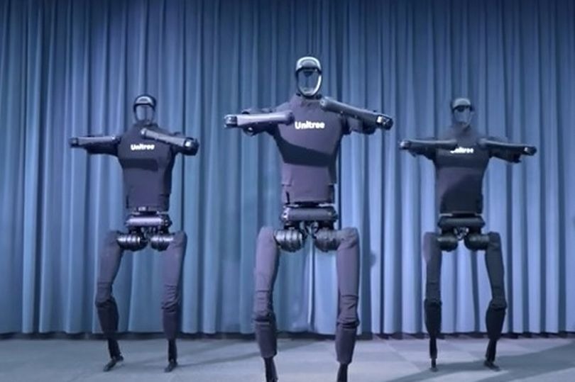 厲害了中國！研發「世界跑最快AI機器人」，還能上下樓梯。（翻自《每日星報》）