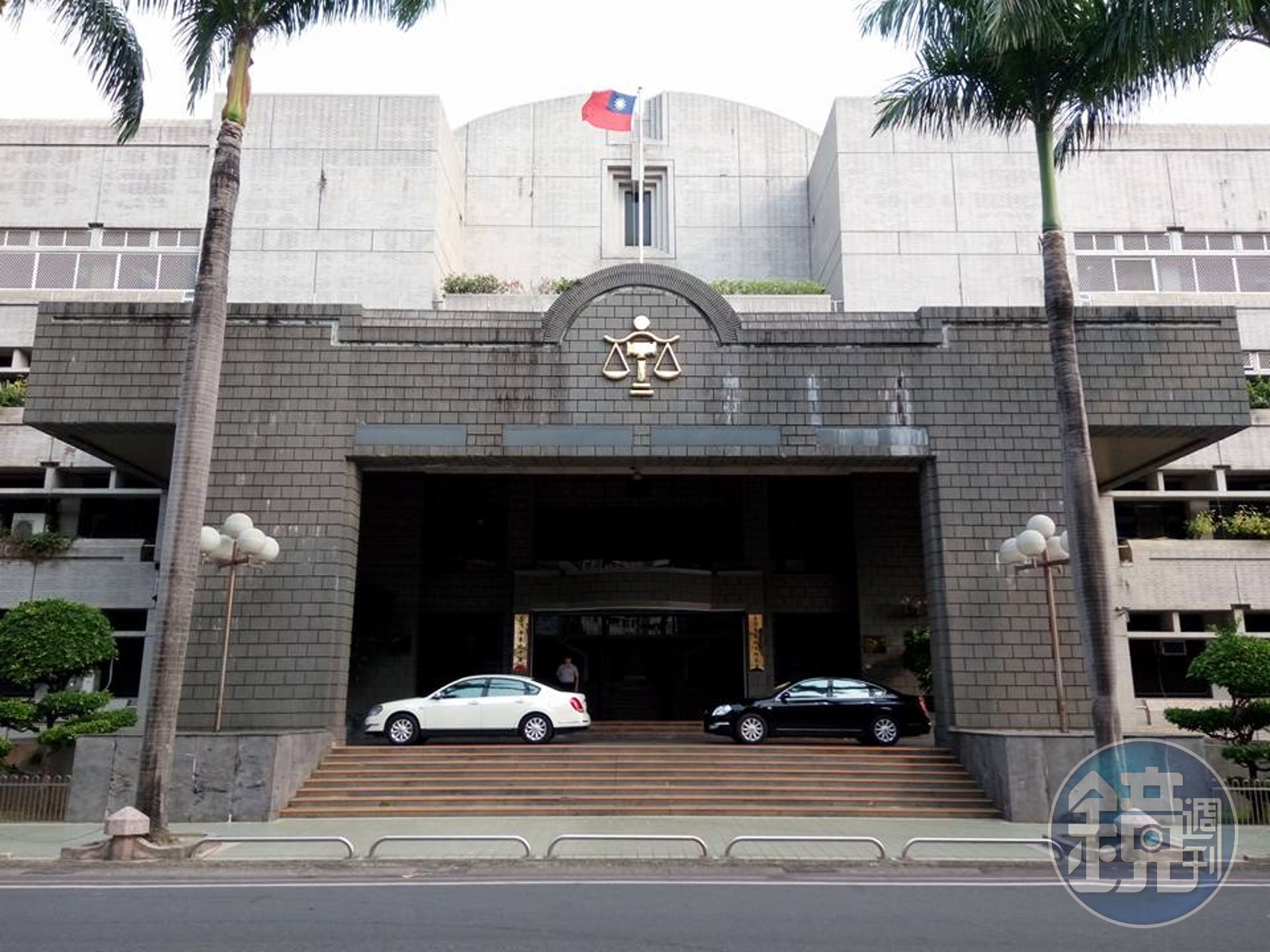 屏東地院判出軌男老師與小三，必須賠償原配50萬元，可上訴。（資料照片）