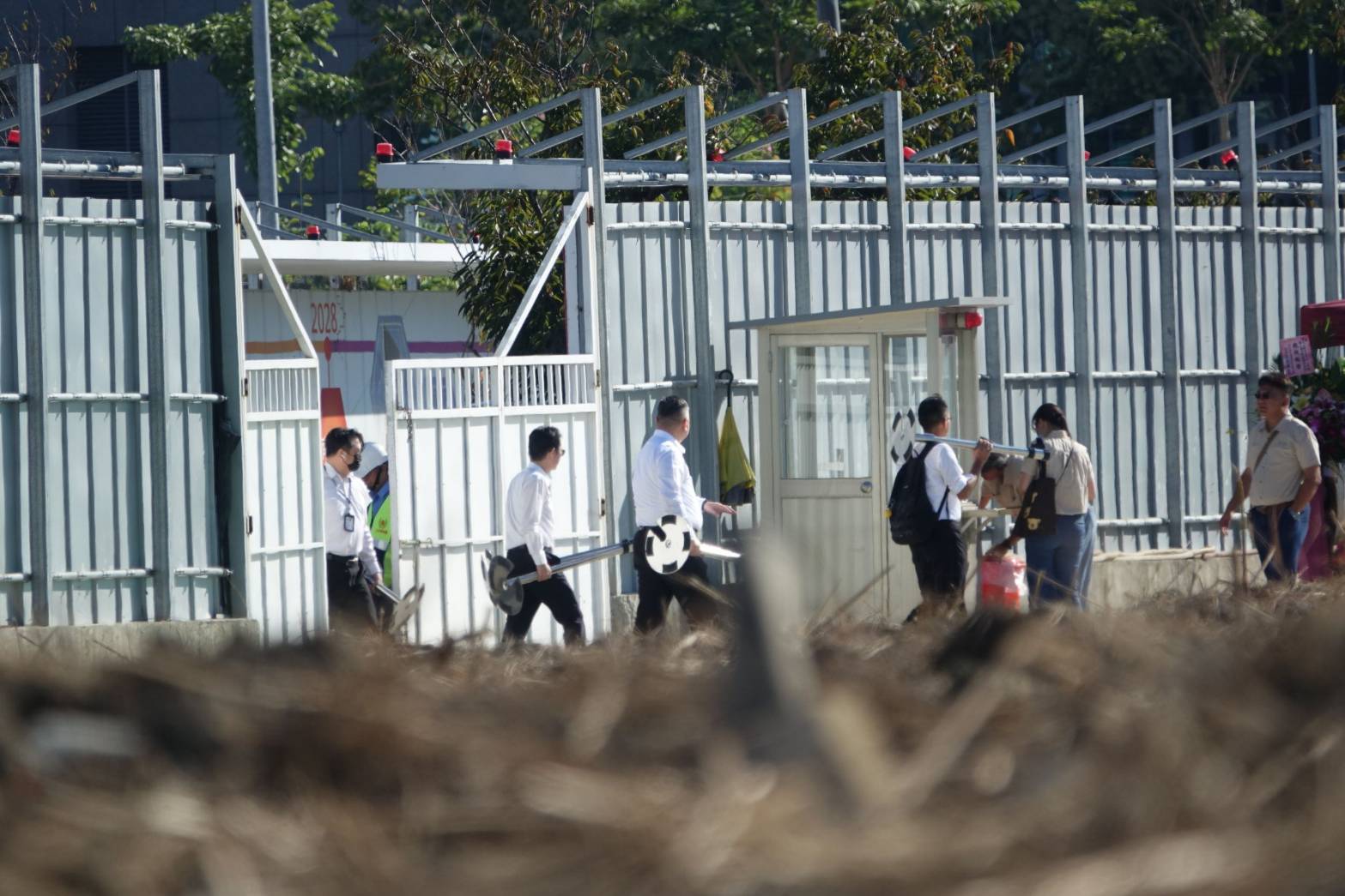 北士科T17、18今動土,相關人員上午陸續進場。