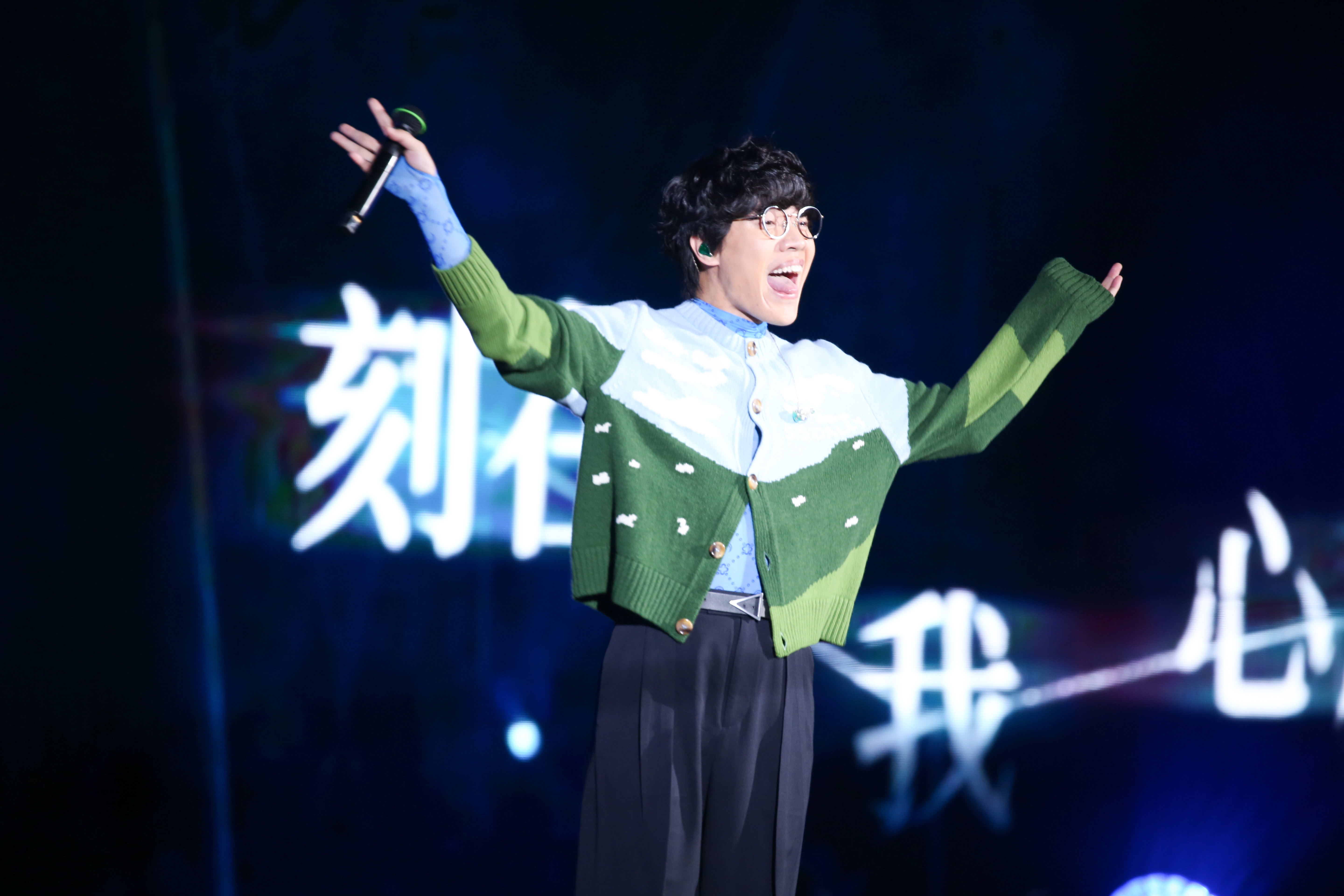 盧廣仲帶來〈刻在我心底的名字〉、〈魚仔〉、〈我愛你〉等。