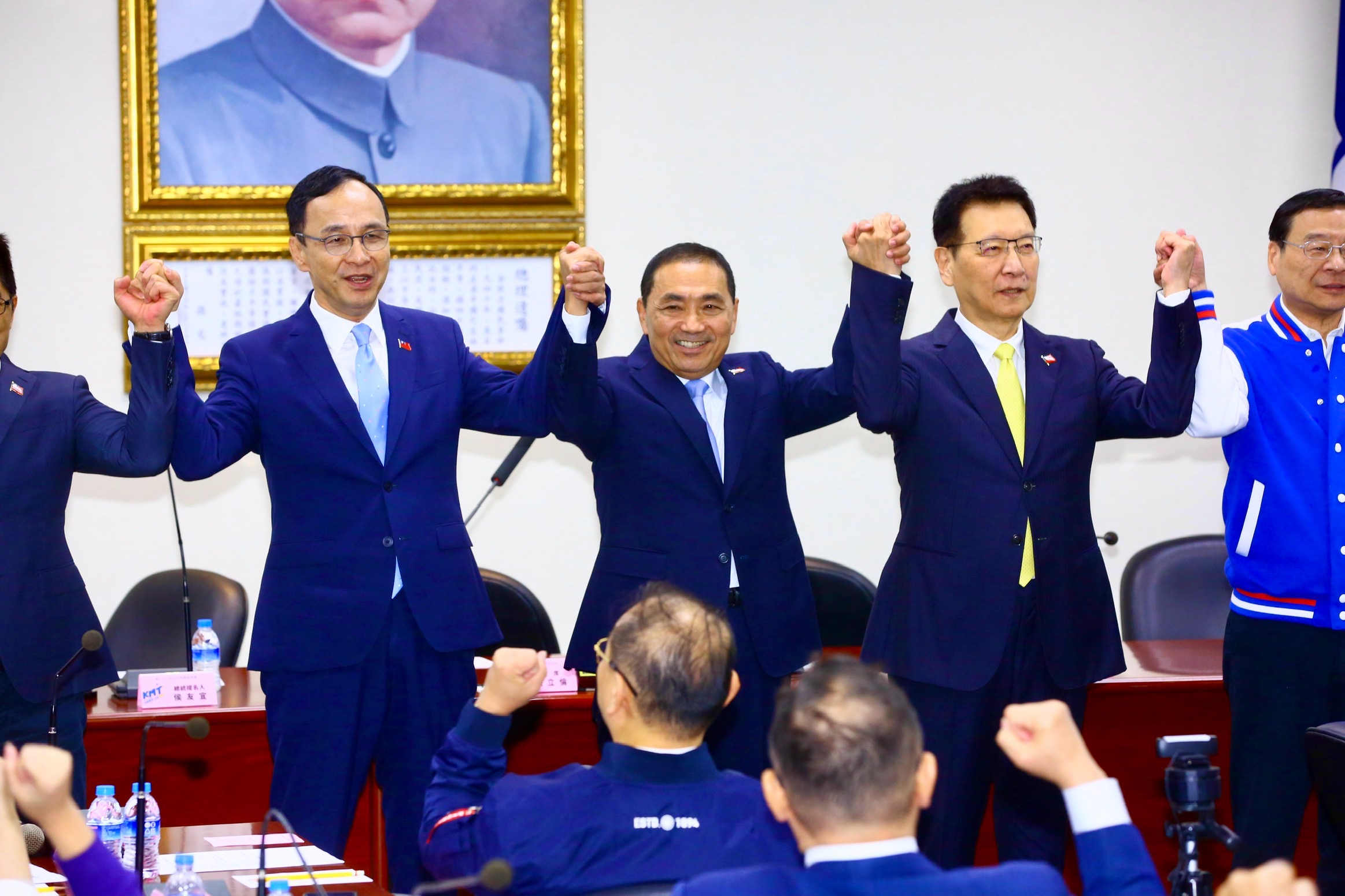 侯友宜在中常會上宣布副手就是「戰鬥藍」精神人物、中廣董事長趙少康。