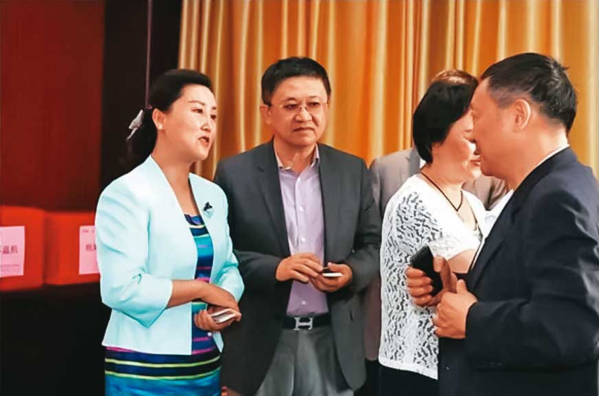 廖振鐸（左2）透過律師向本刊發表聲明，強調司法及社會自有公斷。（翻攝百度）