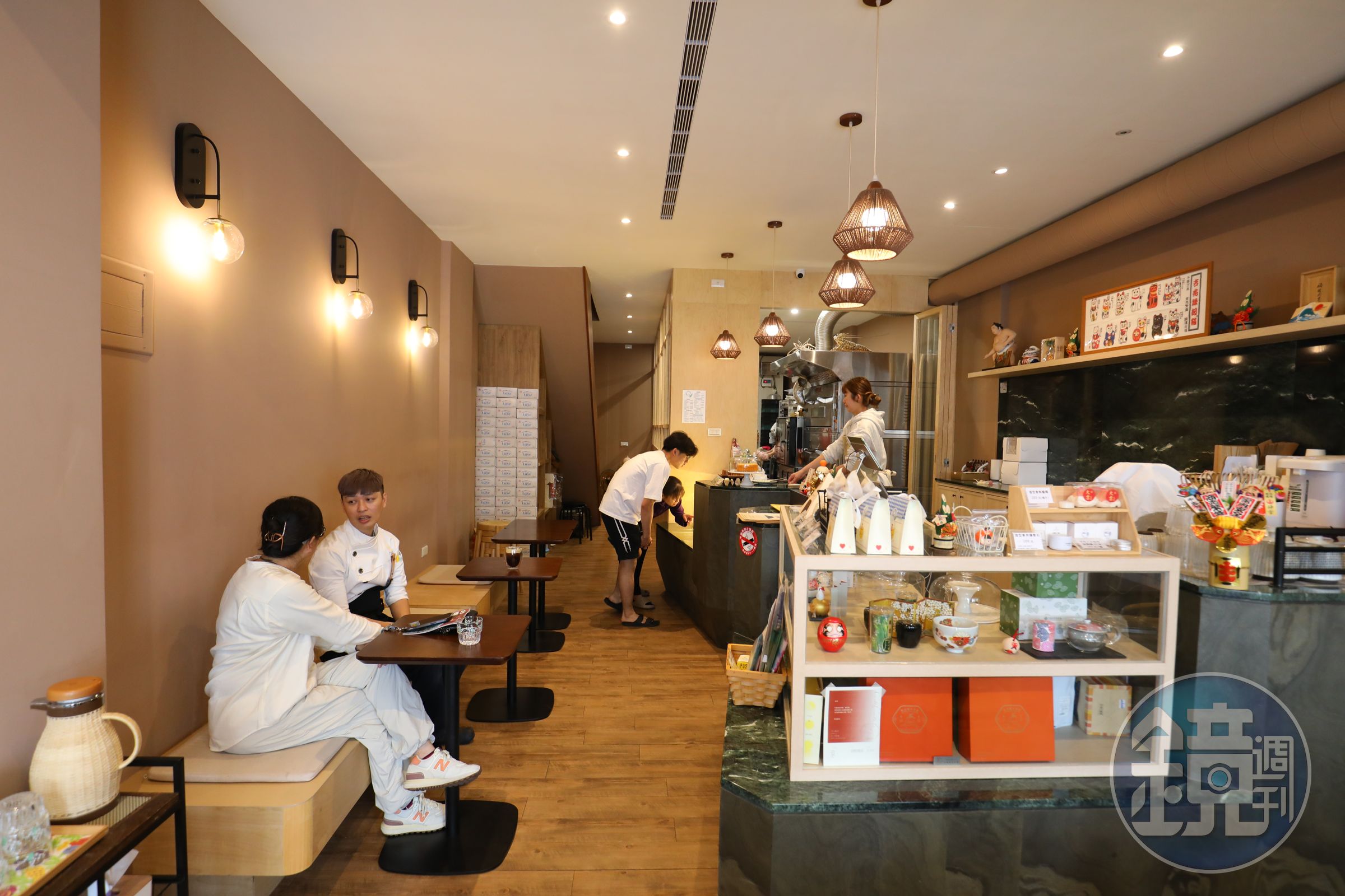 以日式簡約風格打造的店鋪，侘寂風的淡雅色調讓人進店馬上就放鬆下來。
