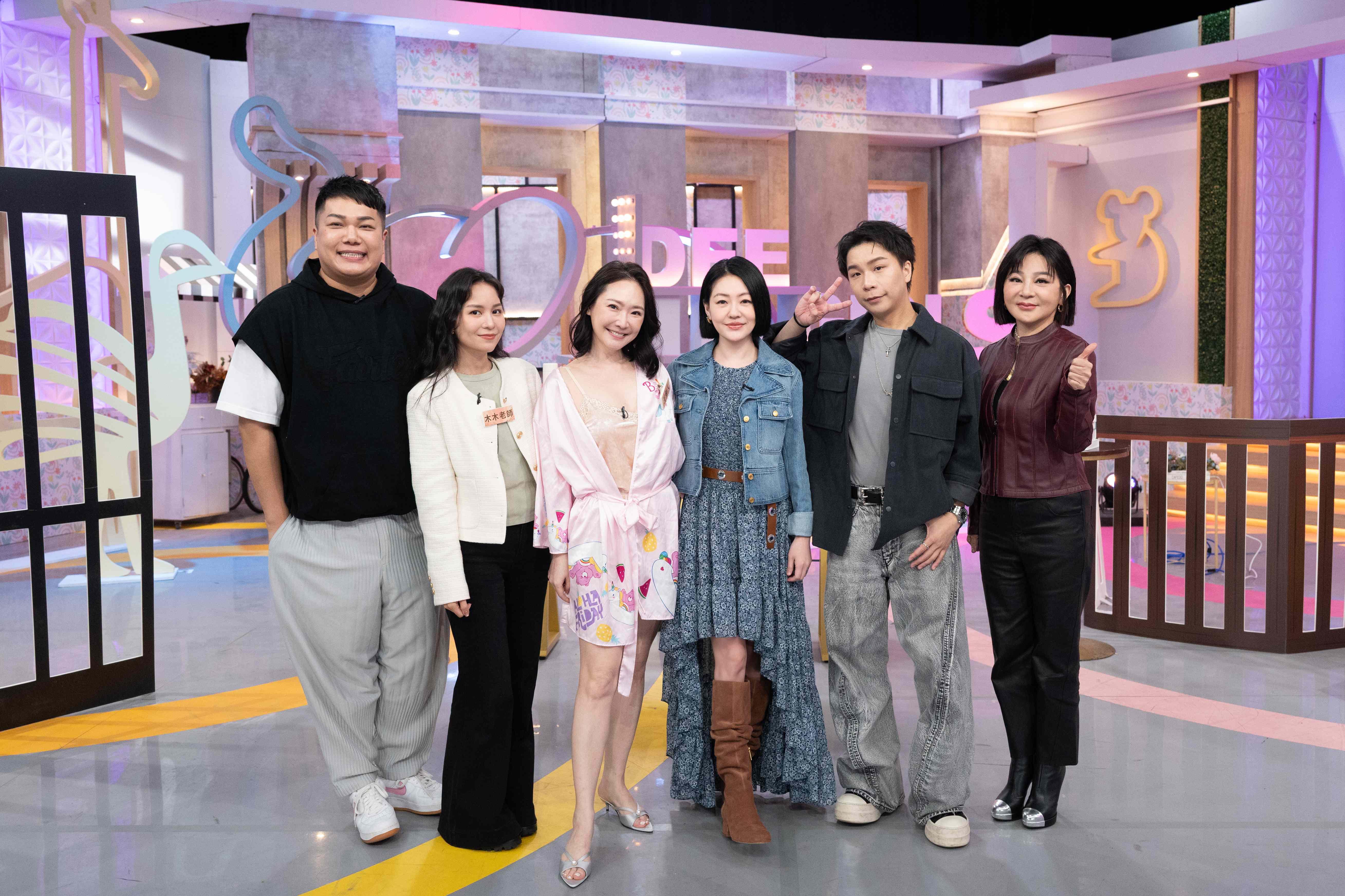 王俐人上《小姐不熙娣》穿戰袍「激凸」，小S開飆聲援。（東森綜合台提供）