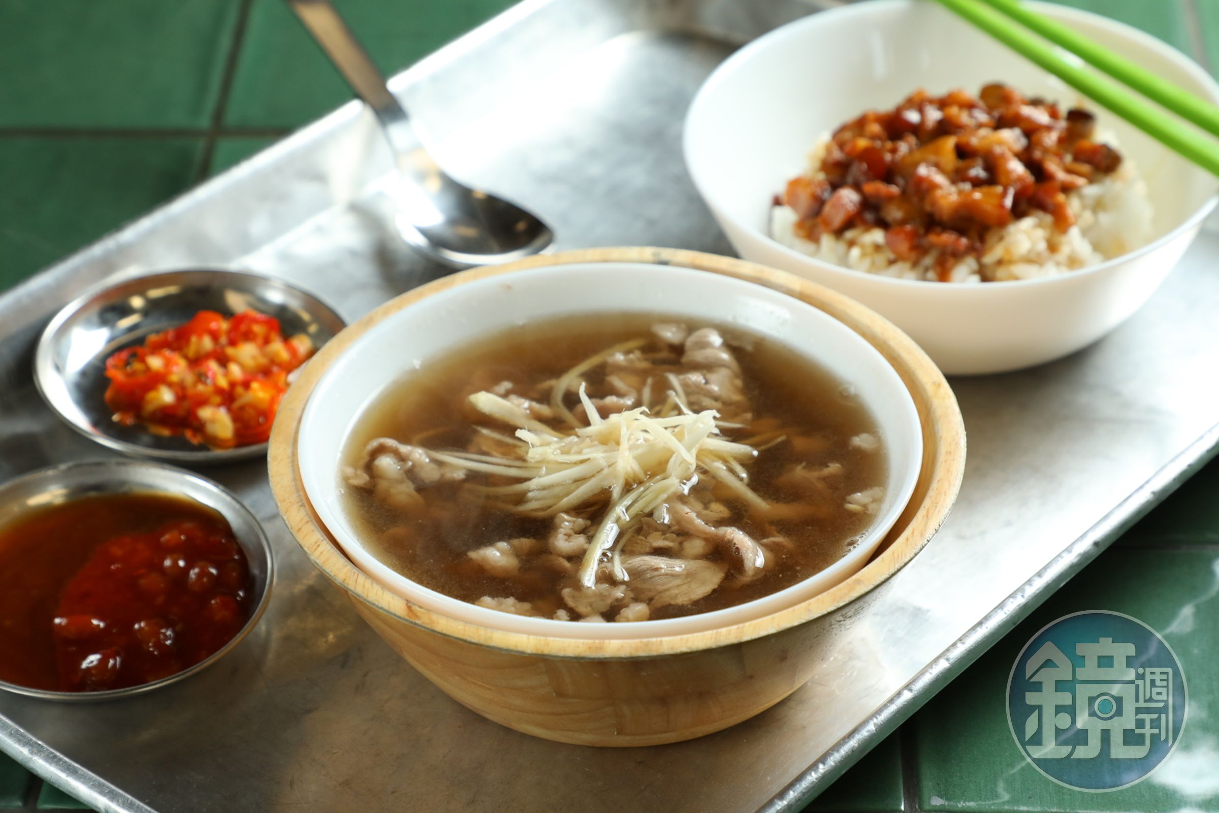 「樂天羊肉」的「當歸羊肉片湯」在氣溫微涼的秋冬品嘗特別對味。（130元／份）