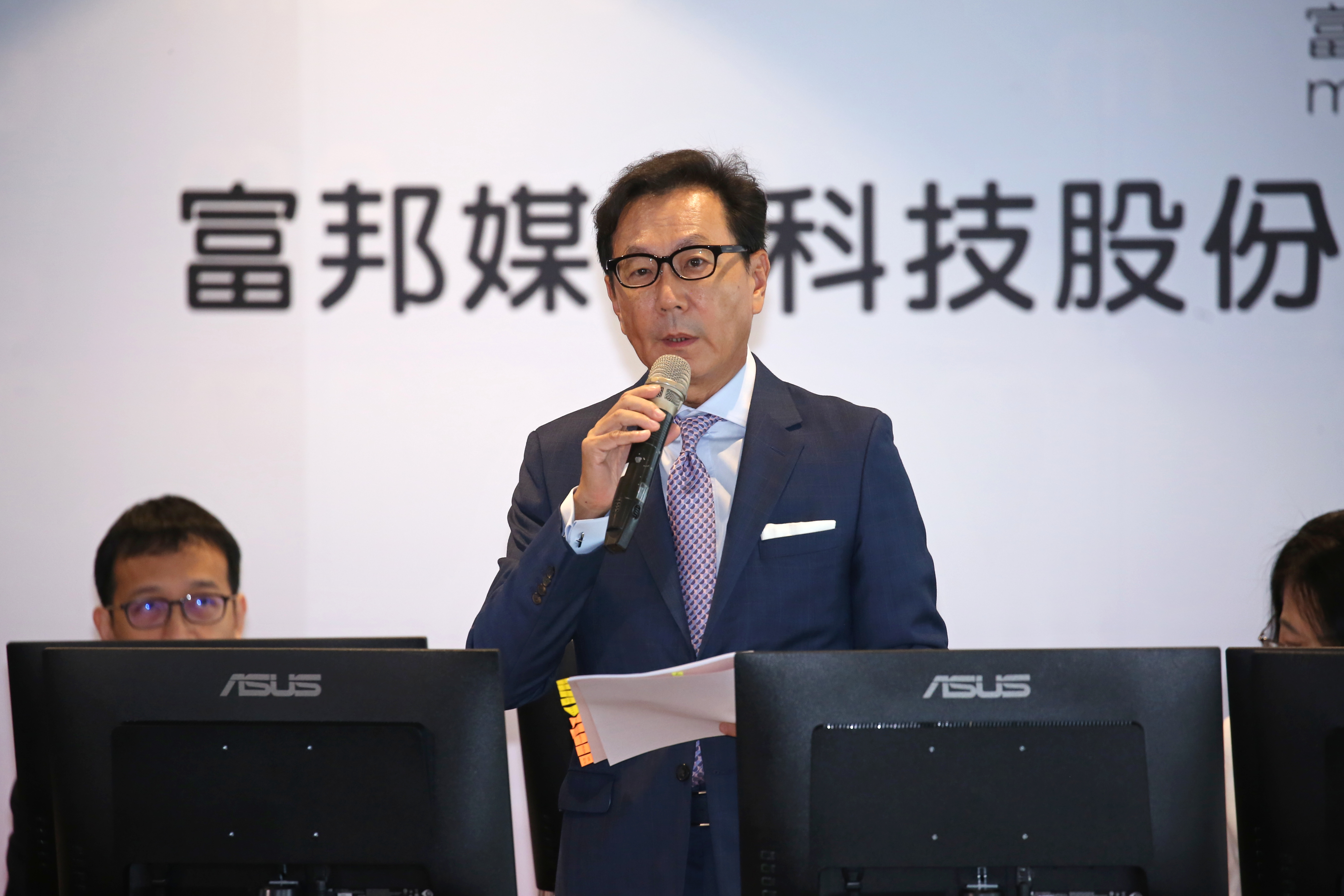 富邦集團落實企業社會責任，面對花蓮光復此次災難，傾集團各子公司為受災民眾提供關懷，且著眼重建漫長之路的救助。圖為蔡明忠。（鏡報新聞網）