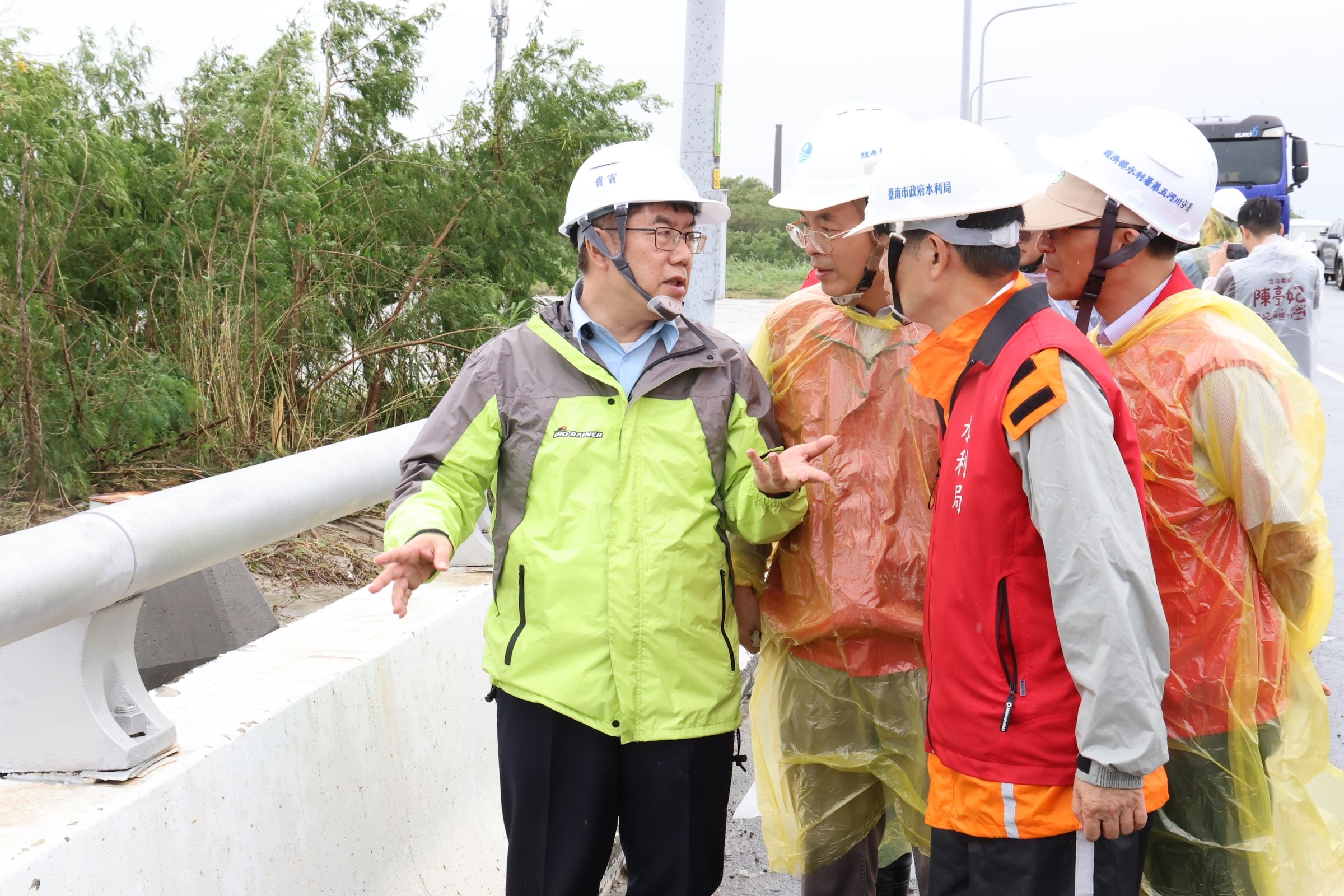 台南市長黃偉哲致力改善台南市易積淹水的地區問題,他指出極端氣候的挑戰是全世界將面臨的世紀難題。(台南市政府提供)