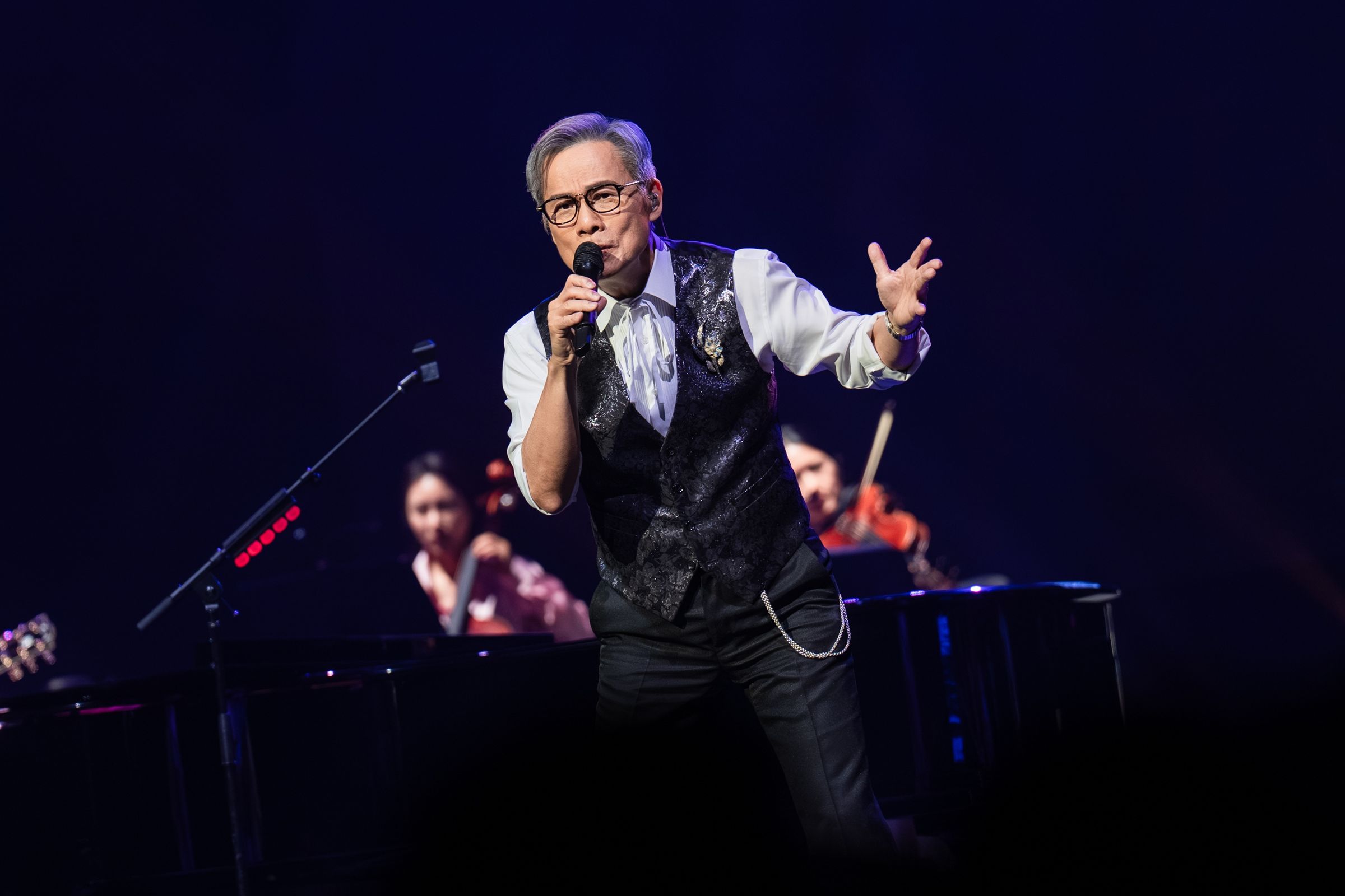 羅大佑將於8月15、16日攜春龍交響樂團在北流舉辦《所以明天會更好》演唱會。( 圖/媒體棧、大右音樂、超級圓頂提供)