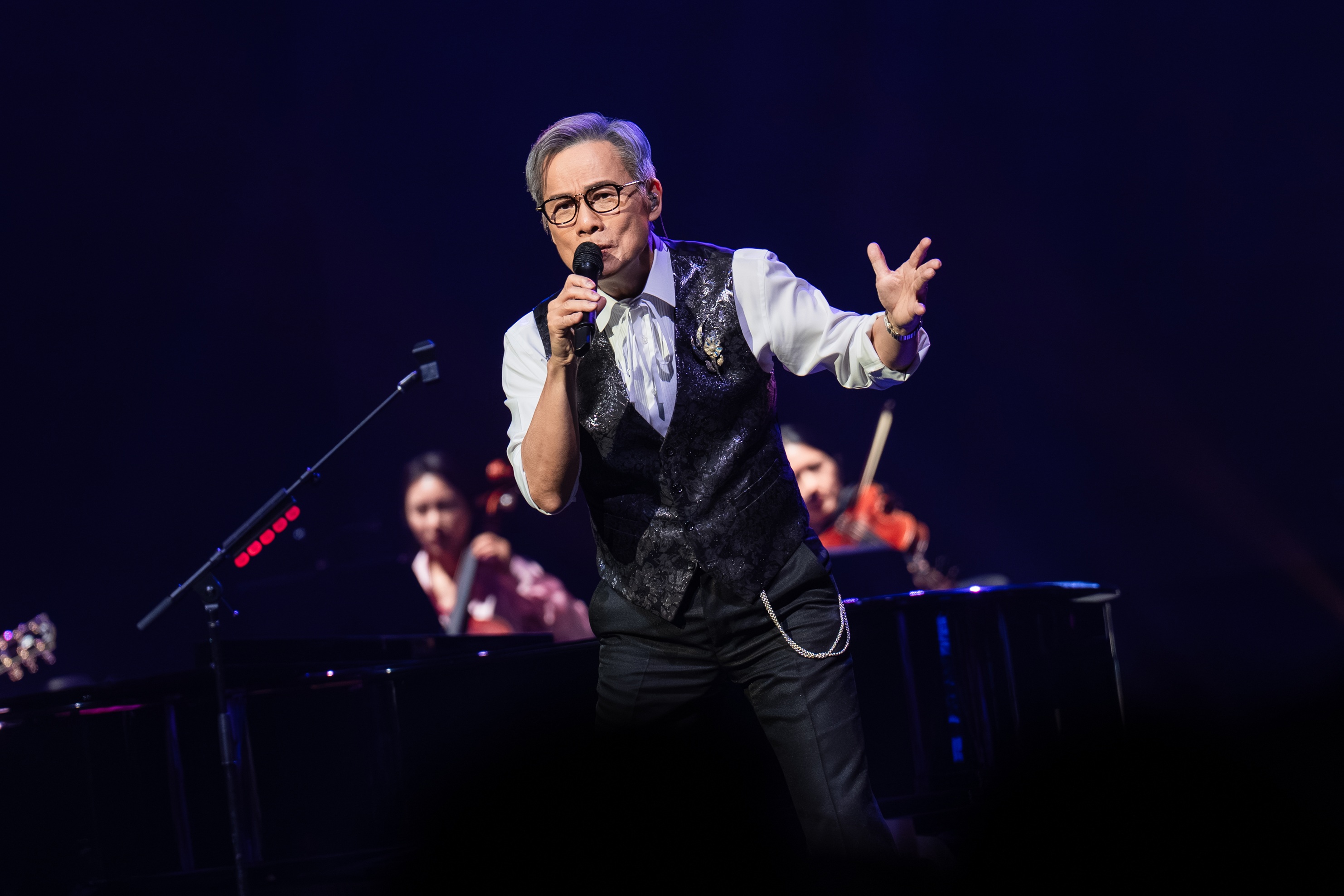 羅大佑將於8月15、16日攜春龍交響樂團在北流舉辦《所以明天會更好》演唱會。（ 圖／媒體棧、大右音樂、超級圓頂提供）
