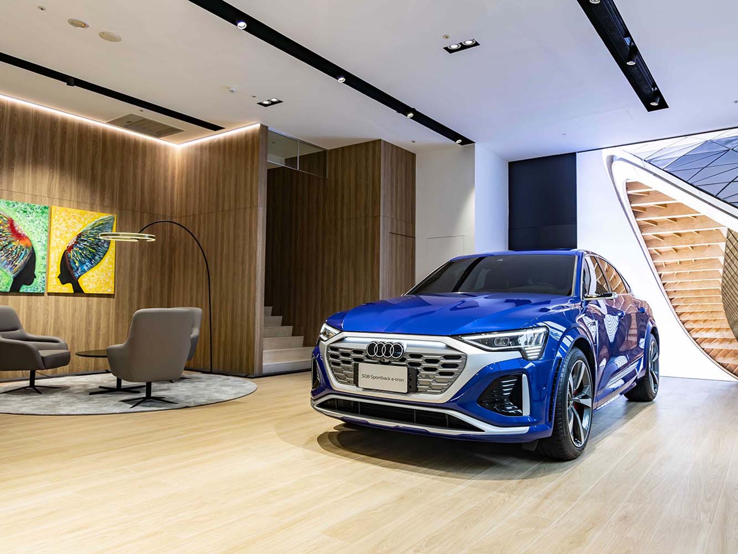 一樓入口設有「NEXUS數位迎賓專區」及「Audi Host禮賓大使」迎接來訪貴賓。
