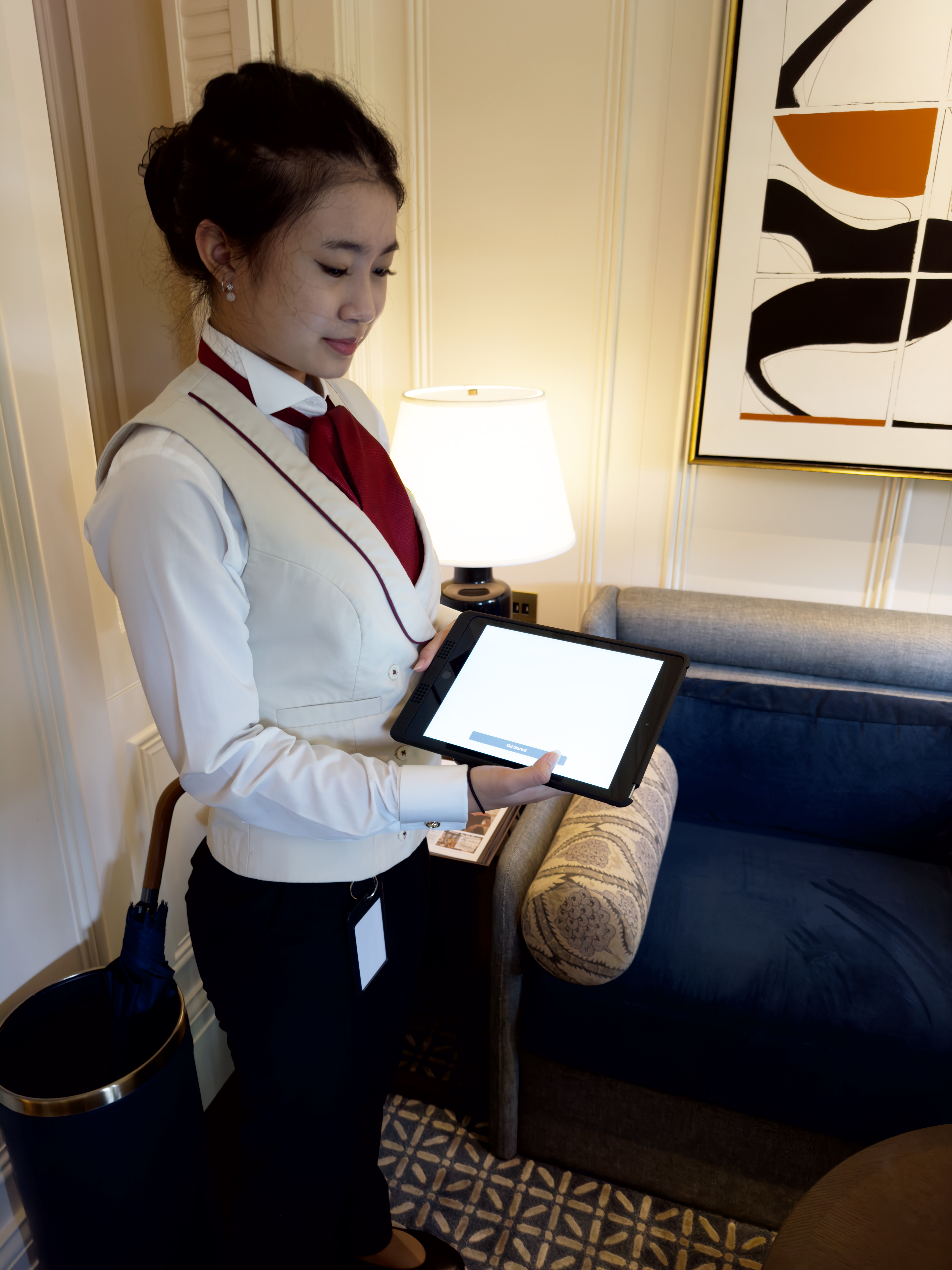 客房全新升級智慧化科技,讓旅客所有需求均可在套房內透過iPad平板一指搞定。