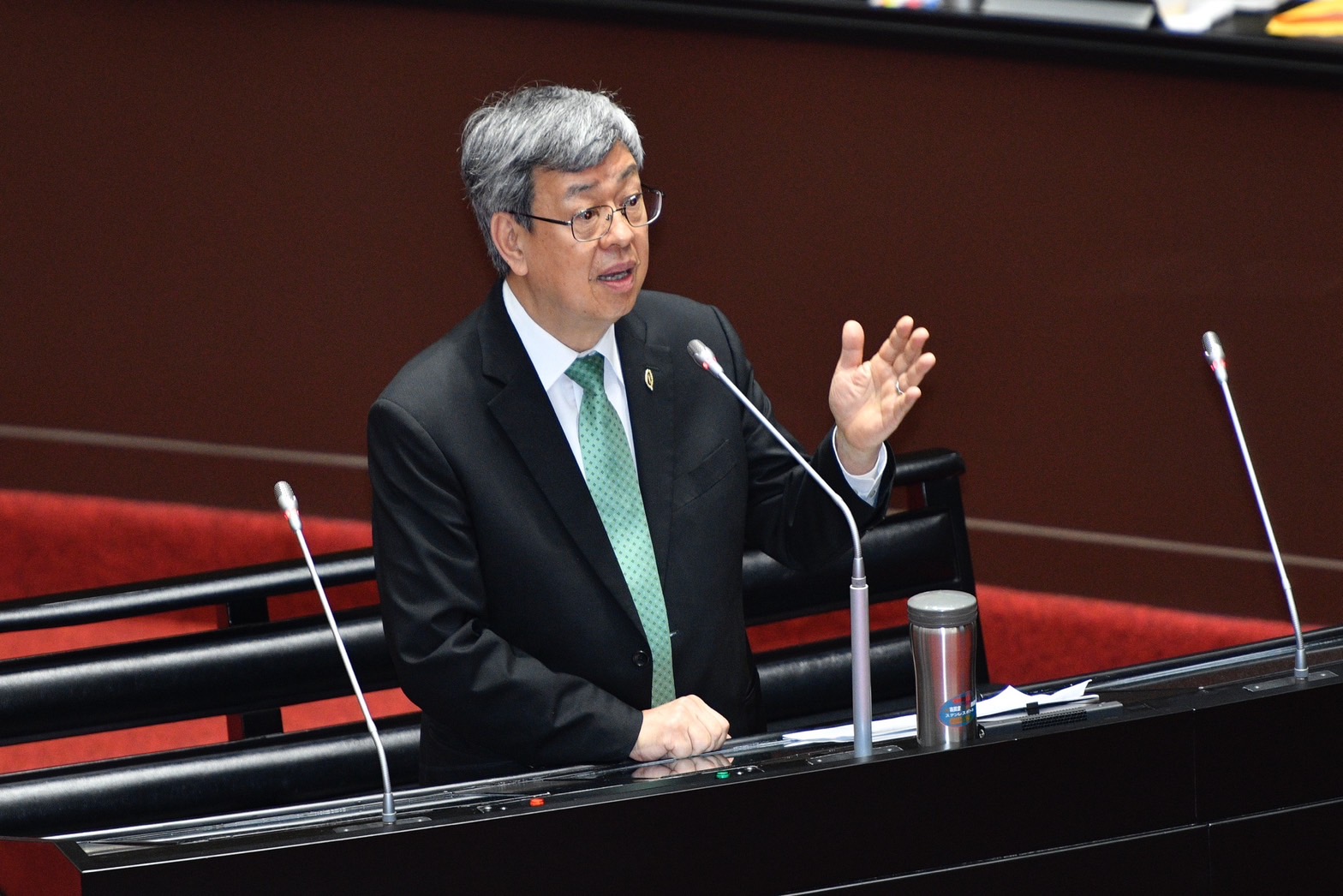 陳建仁在答詢時提到「核電是綠電」，政院發言人今作出澄清，說明原意。（本刊資料照）