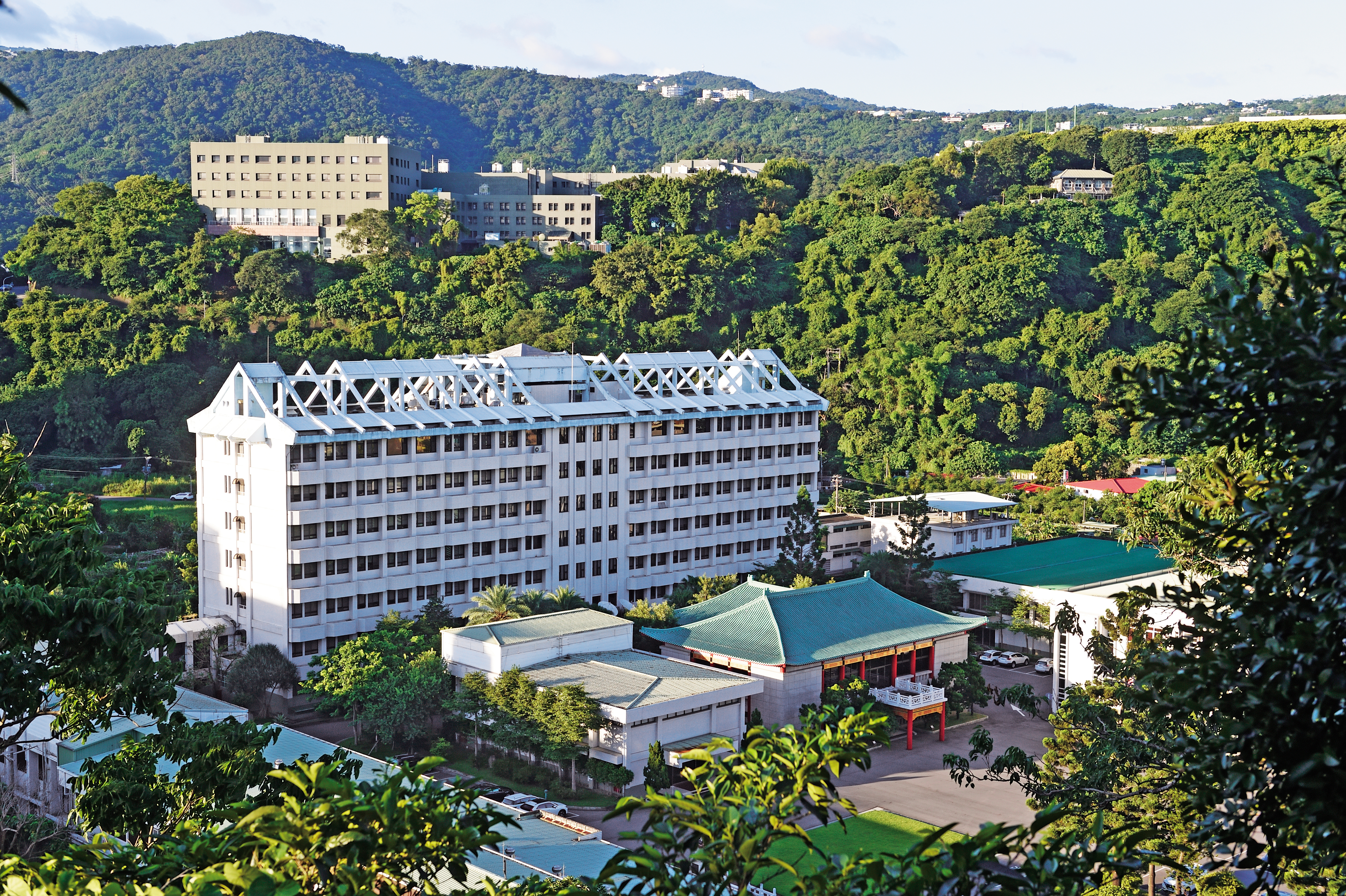 國防部軍情局（圖）出資成立正聲電台，電台高層幾乎都是該局退將轉任。