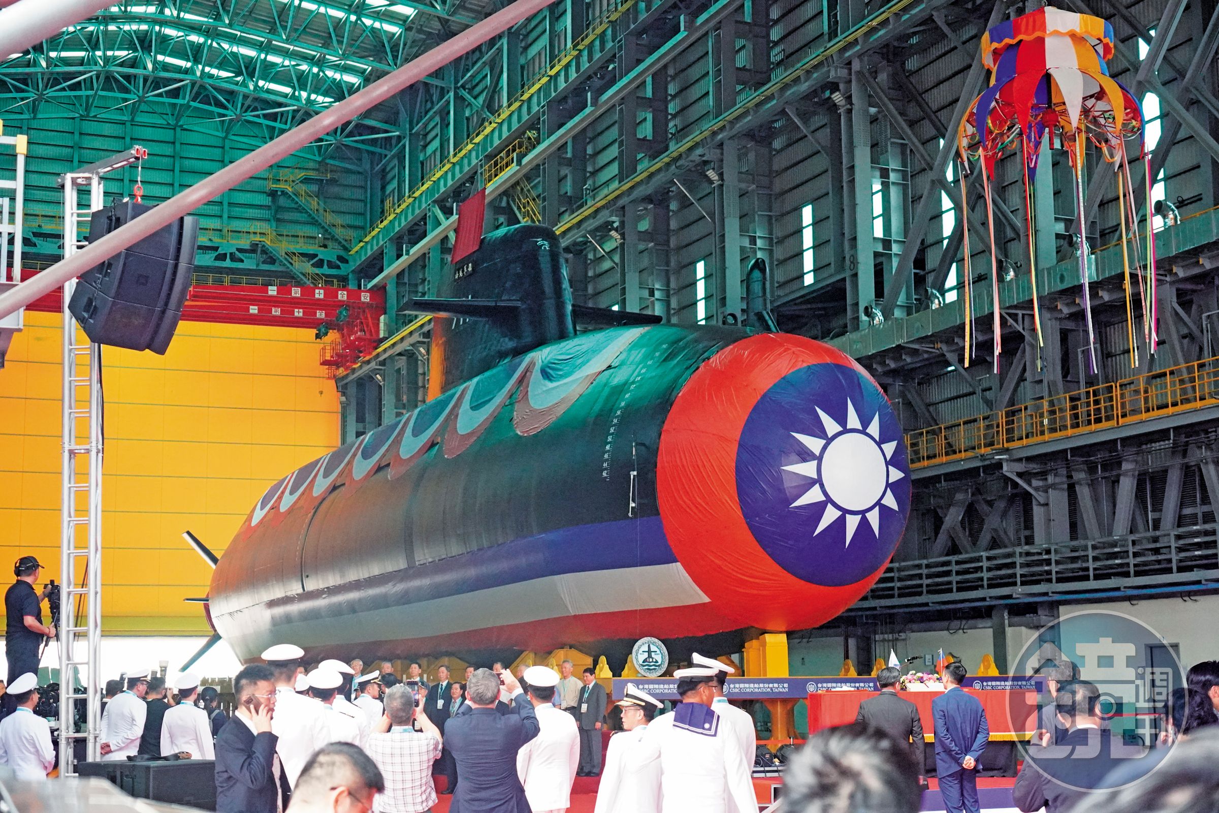 潛艦國造預算逾2,000億元,徐巧芯去年擔任市議員,在「海鯤艦」下水時就曾開記者會指有弊案。