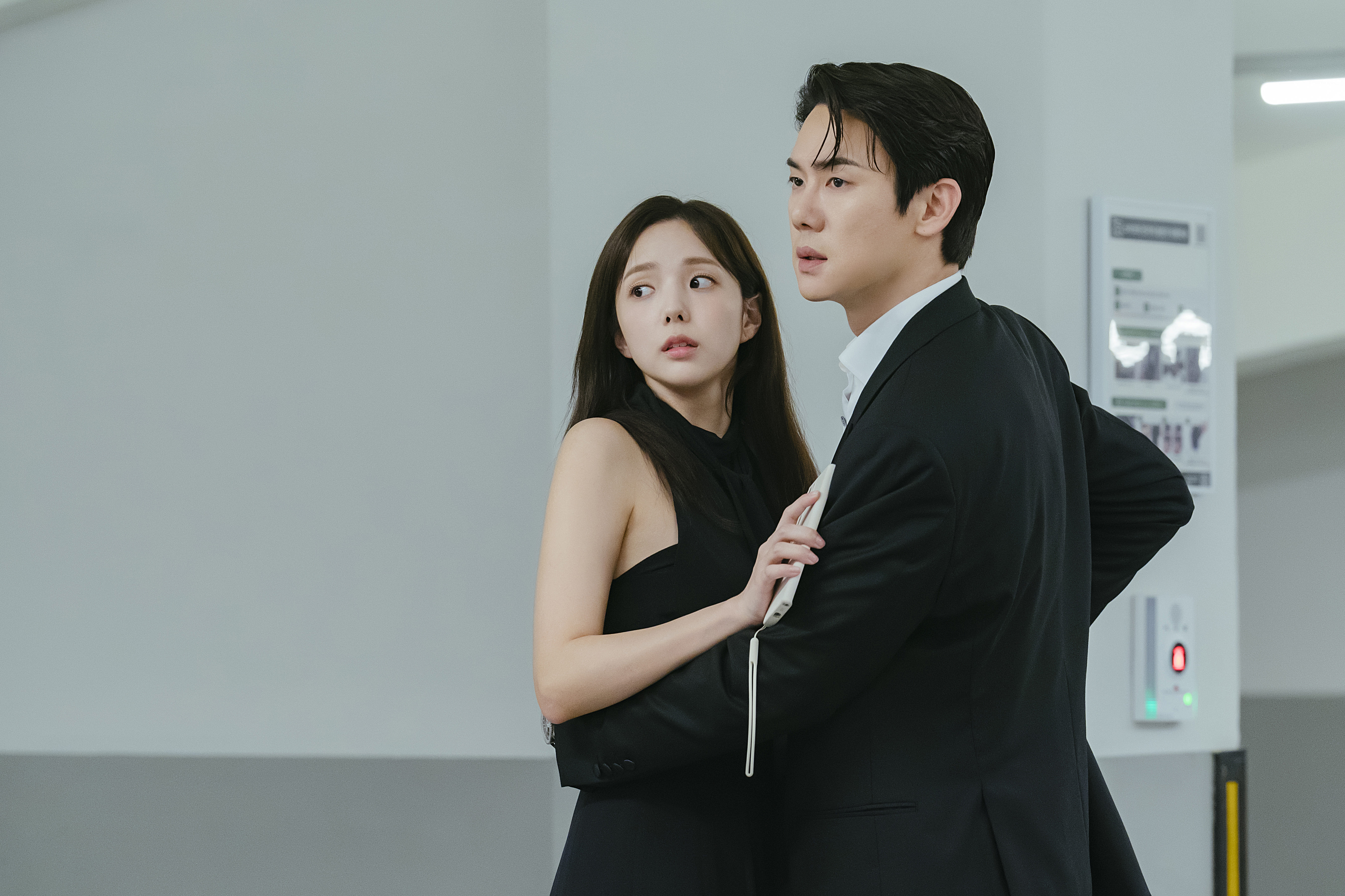  《現在撥打的電話》是柳演錫與蔡秀彬首次戲劇合作。（Netflix提供）