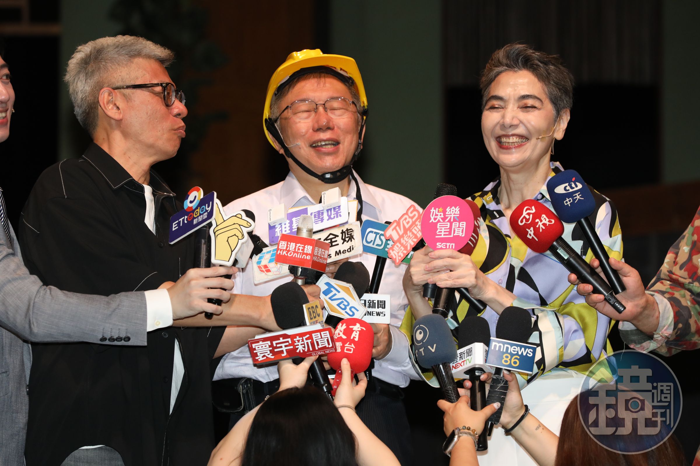 柯文哲與賴佩霞首度同台演出音樂劇《倒垃圾》,賴虧他「還有很大成長空間」。