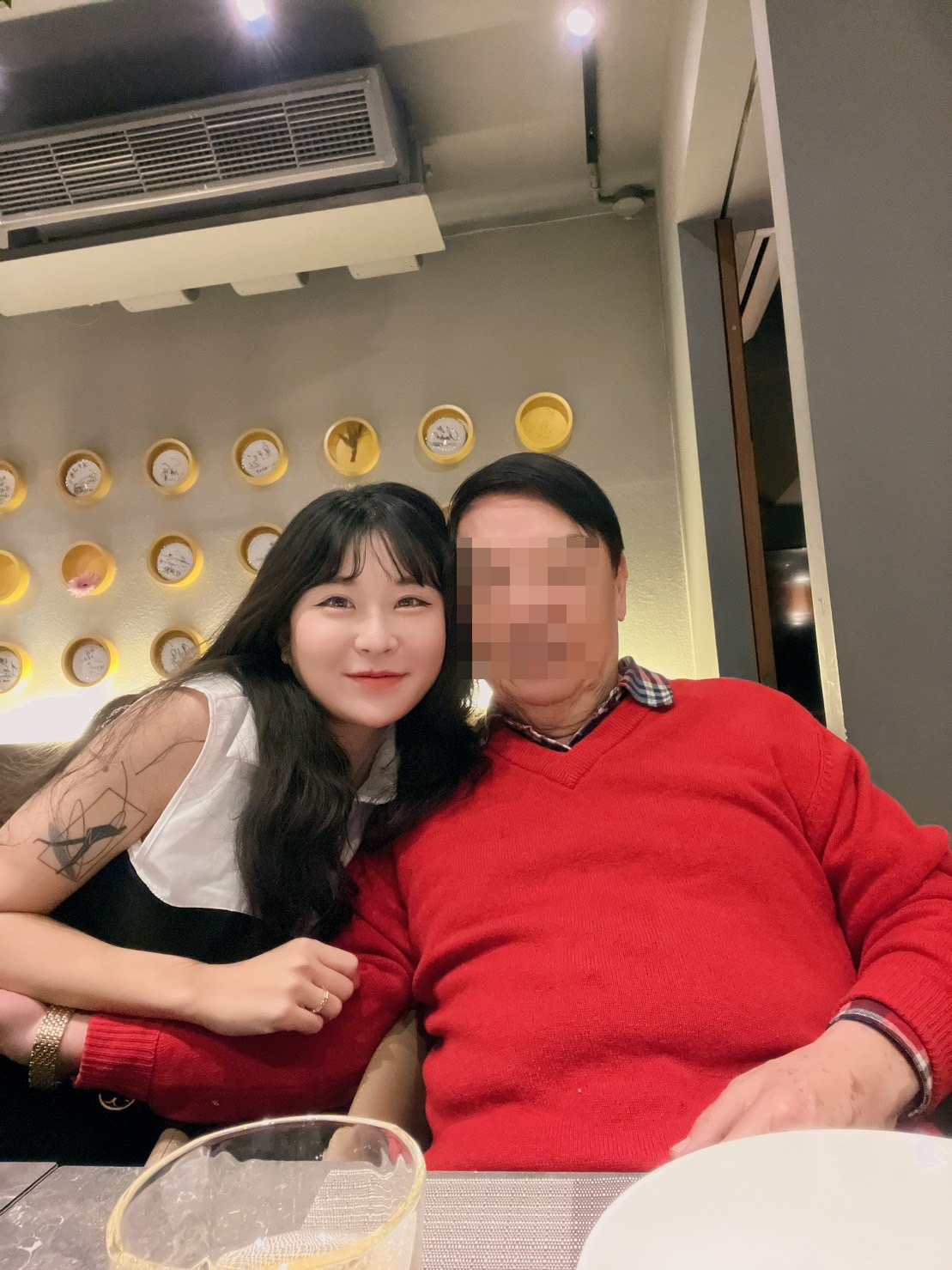 仙塔律師除了被爆勾結詐團，私下豪奢飯局及感情事件還被掀出。（翻攝自仙塔律師臉書）