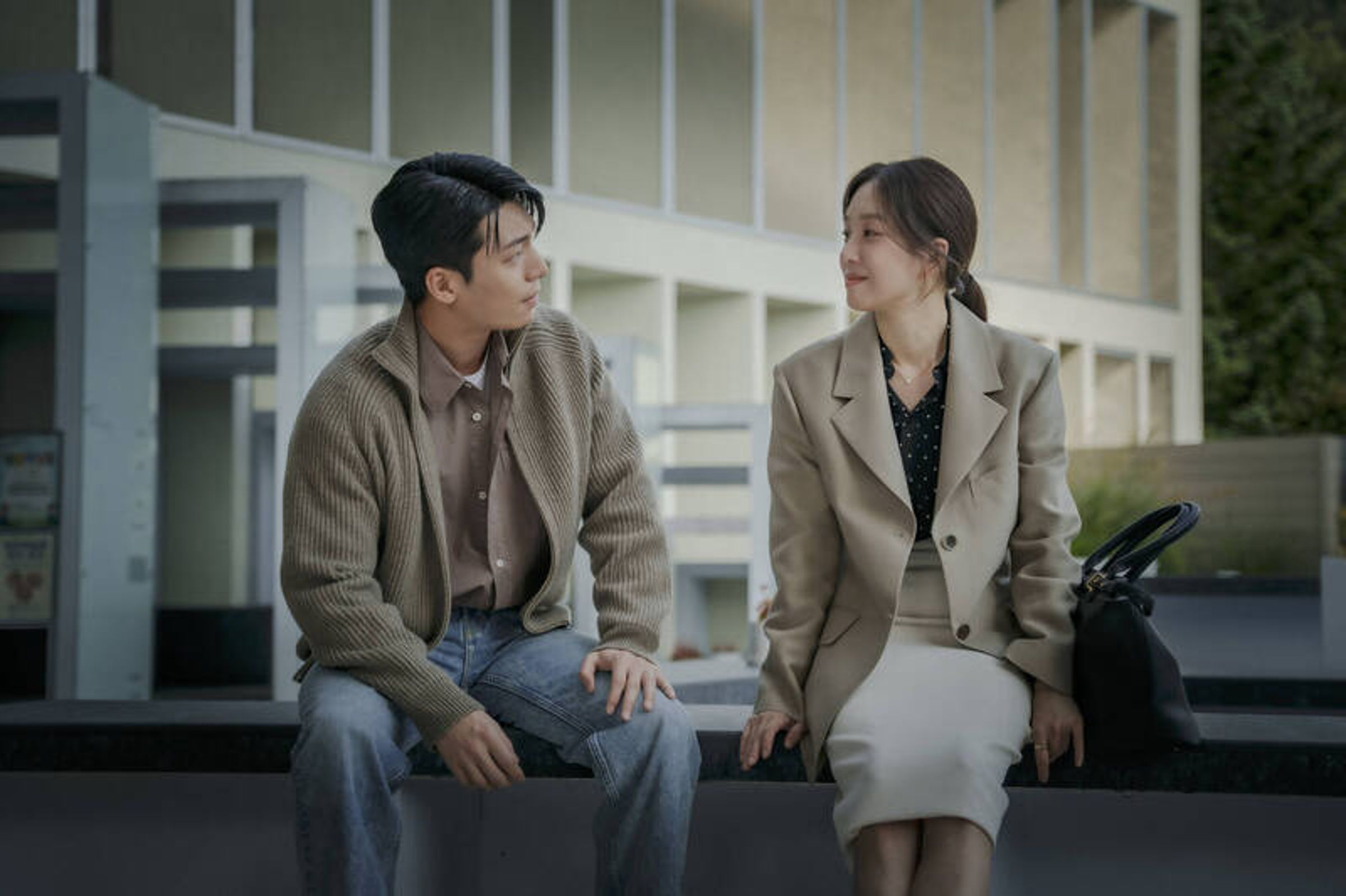 魏嘏雋在《畢業》與鄭麗媛從師生關係到戀人，展現導演安畔錫獨到的選角眼光。（網路圖片）