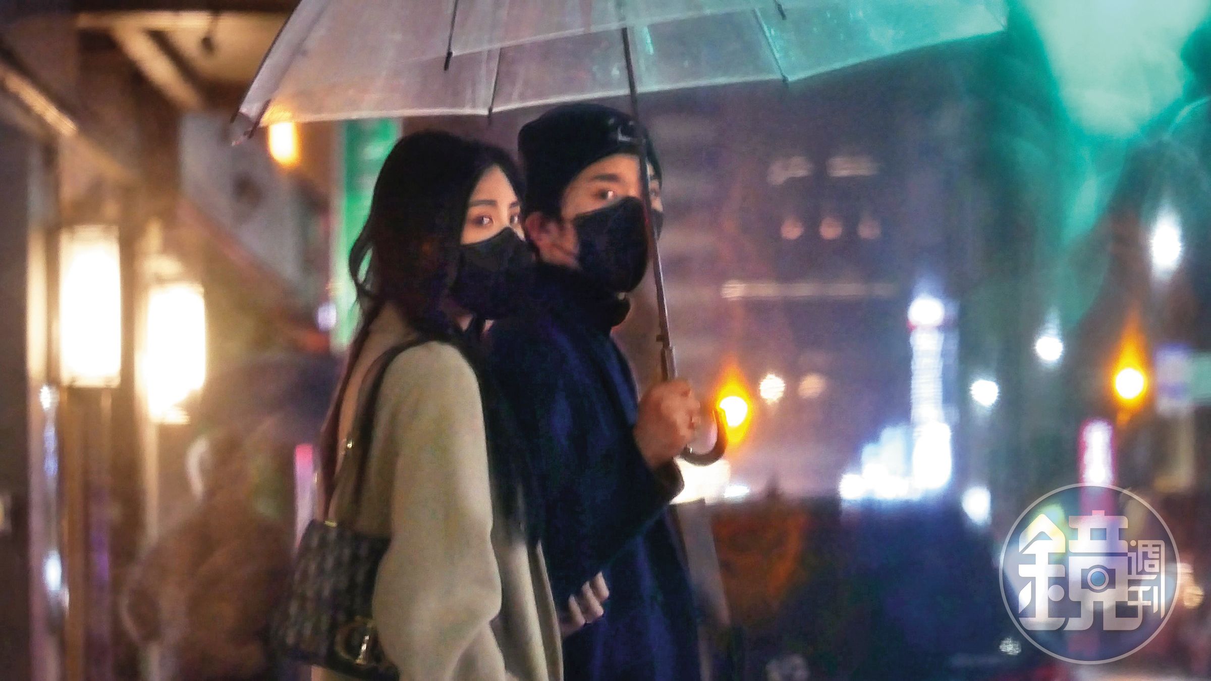 畢書盡(右)與交往不到一年的「H小姐」(左)結婚,兩人育有一女。