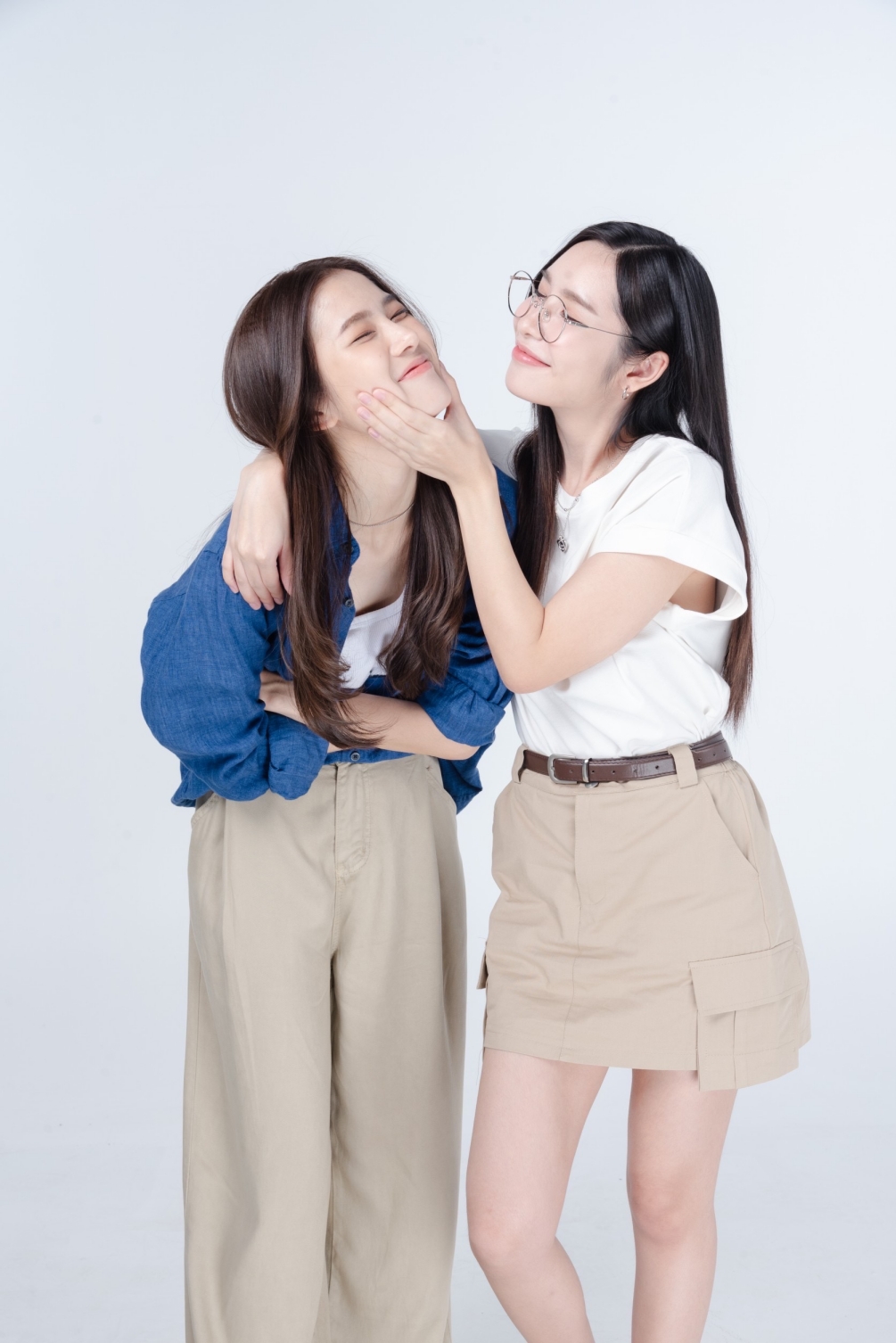 Anda飾演大一學妹Manaow對大二學生會長Gyoza(Lookkaew飾)一見鍾情,兩位在《學姐可以愛我嗎》劇中有很多親密互動。(大國文化提供)