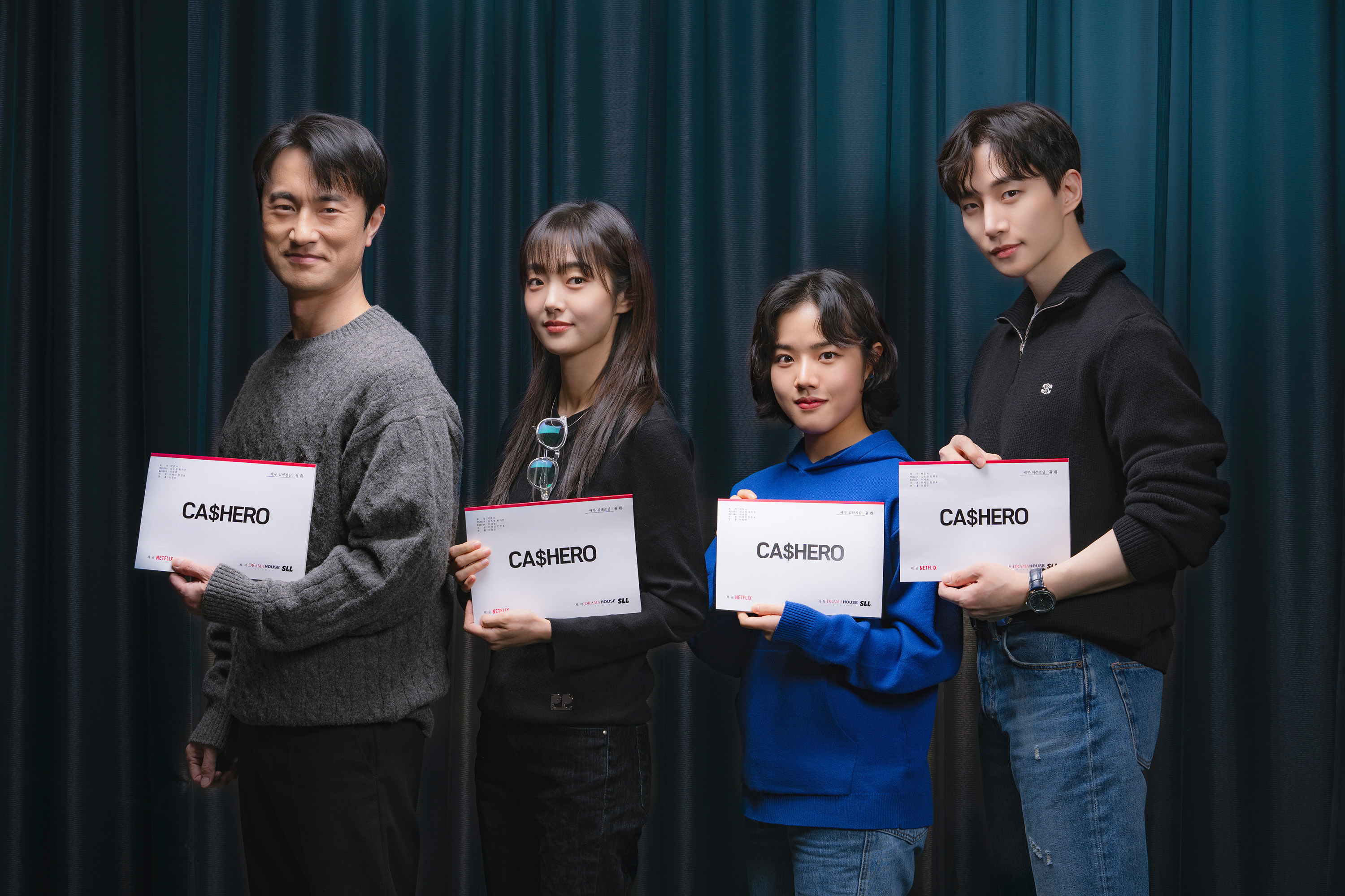 李俊昊(右)將在新劇《Cashero》飾演「鈔」能力英雄。(Netflix提供)