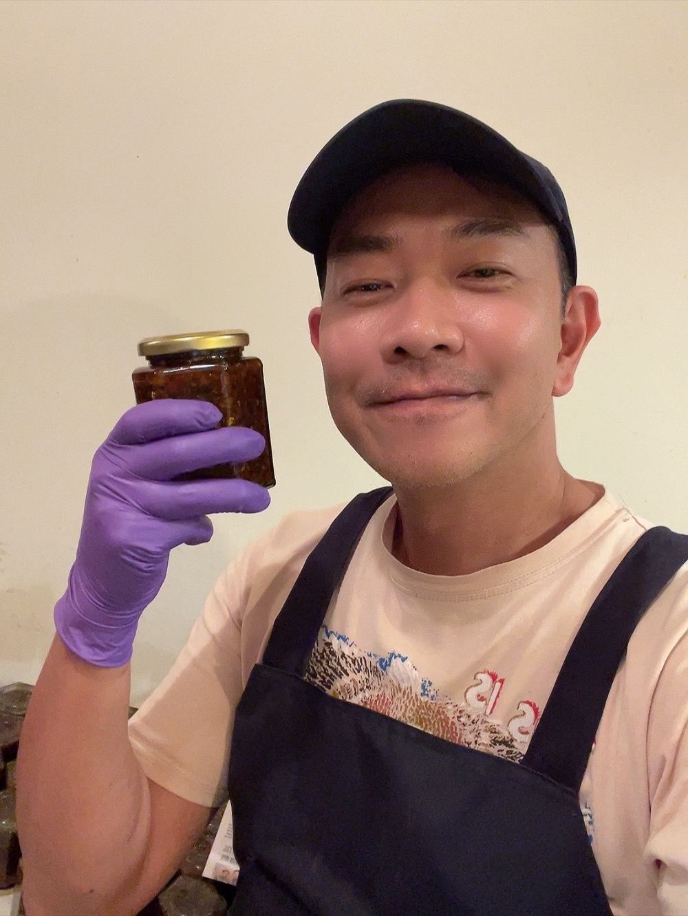 江俊翰生產的XO好翰醬強調全天然沒有添加物疑慮。(民視提供)