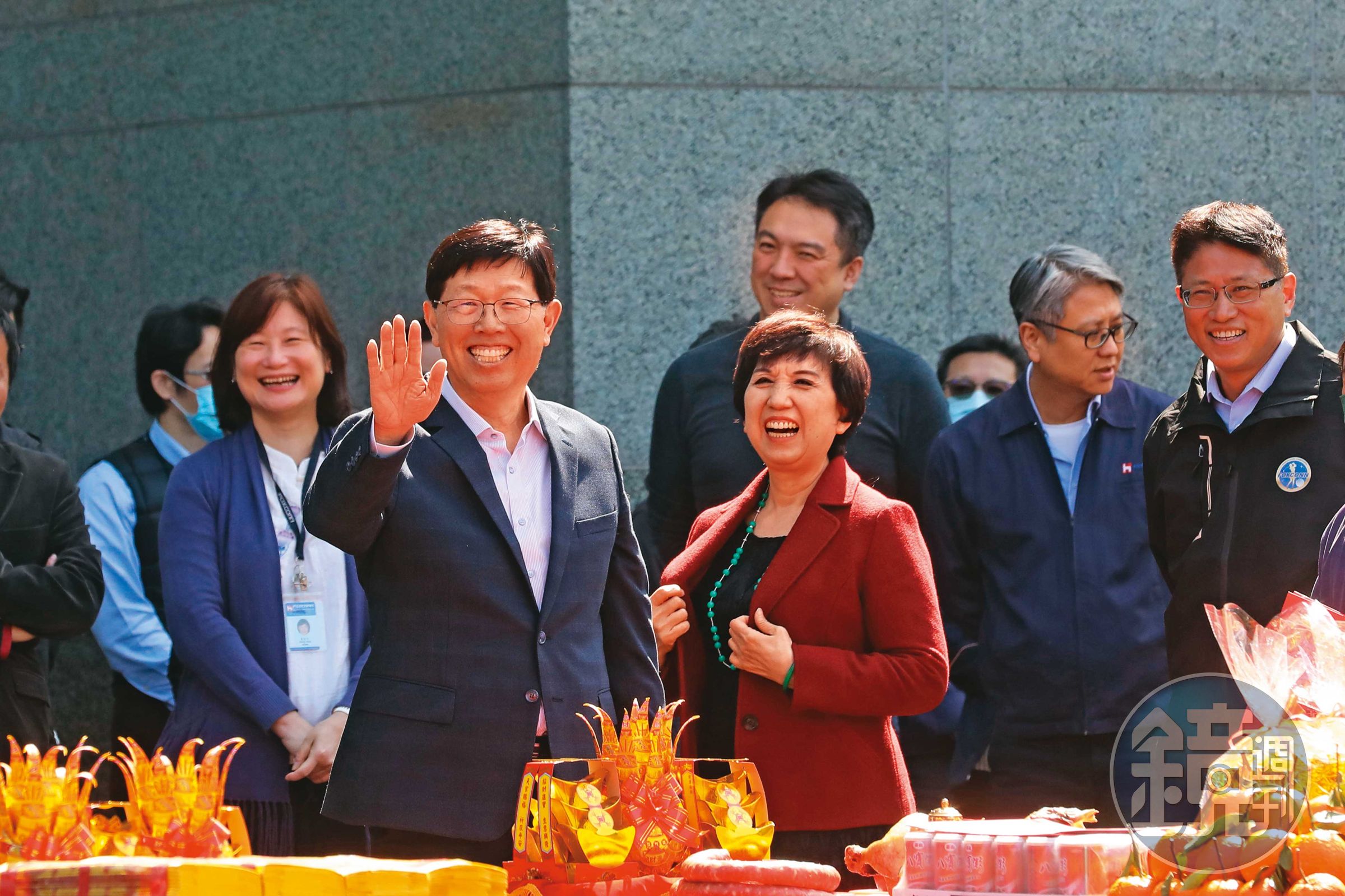 有鴻海「錢媽媽」之稱的集團總財務長黃秋蓮,3月辦理退休挺世代交替,但仍繼續在鴻海擔任顧問。