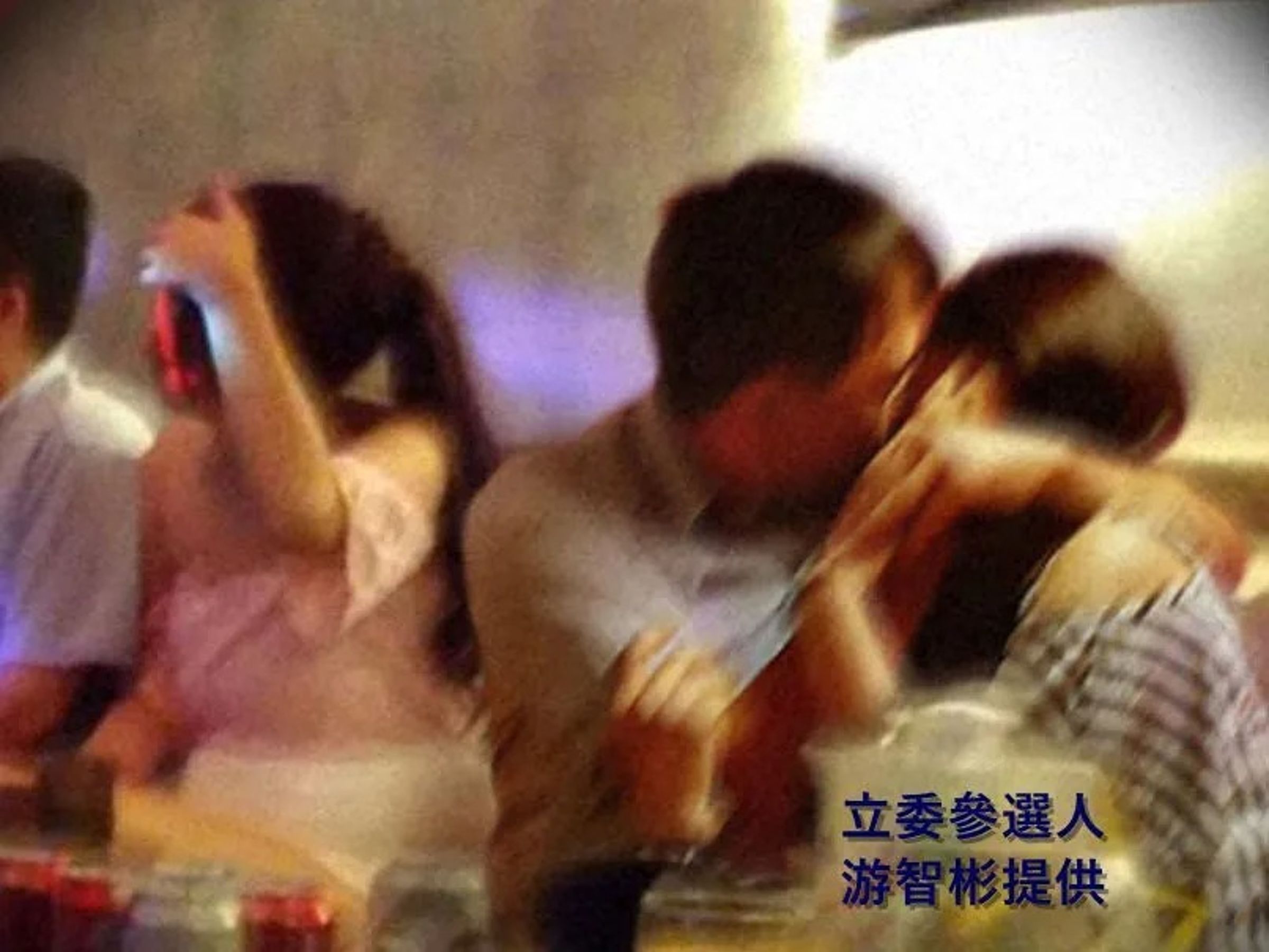 林正鴻多張擁吻酒店女子的照片曝光。(游智彬提供)
