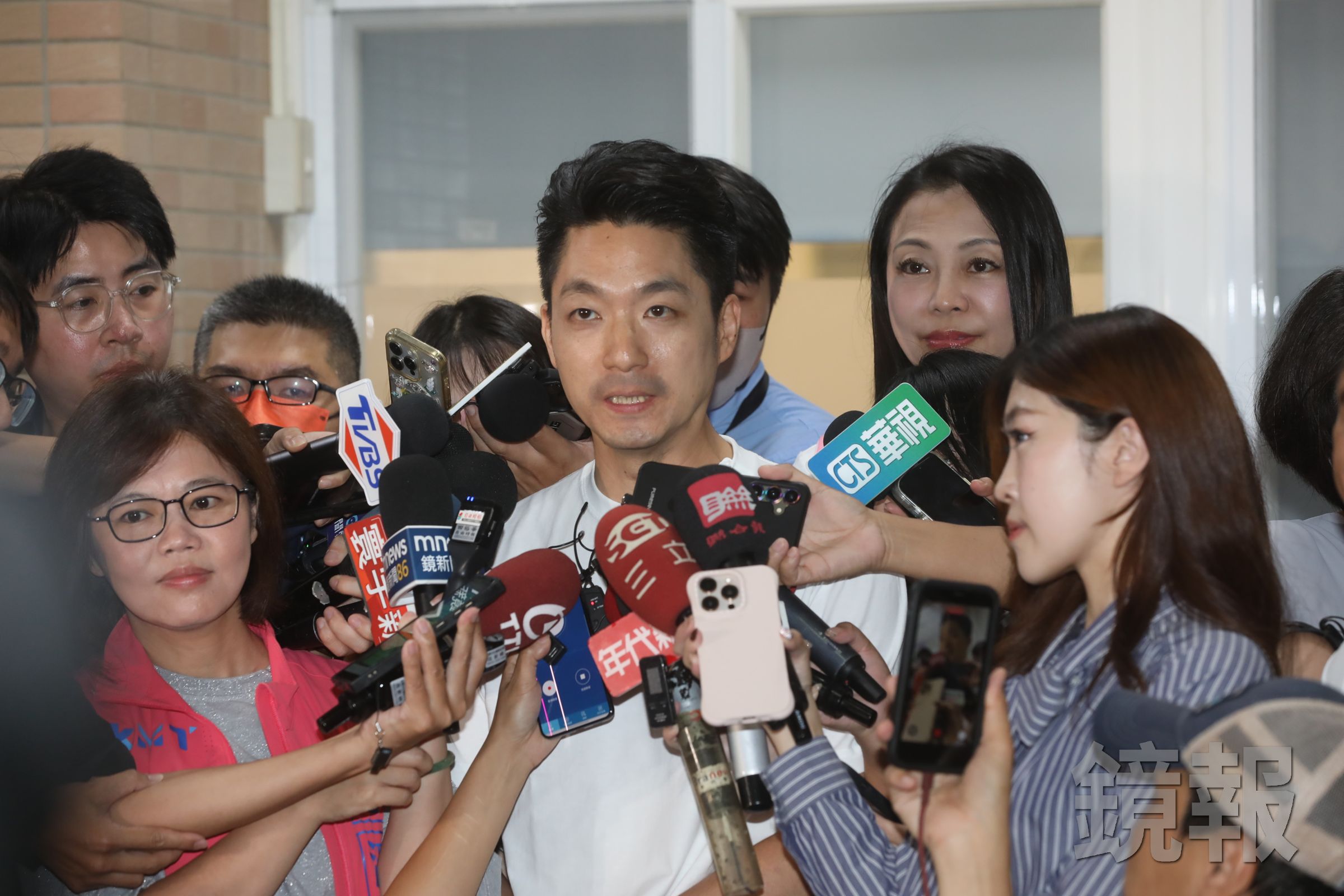 蔣萬安昨日晚間接受《新聞面對面》專訪引起熱議。(鏡報林煒凱攝)