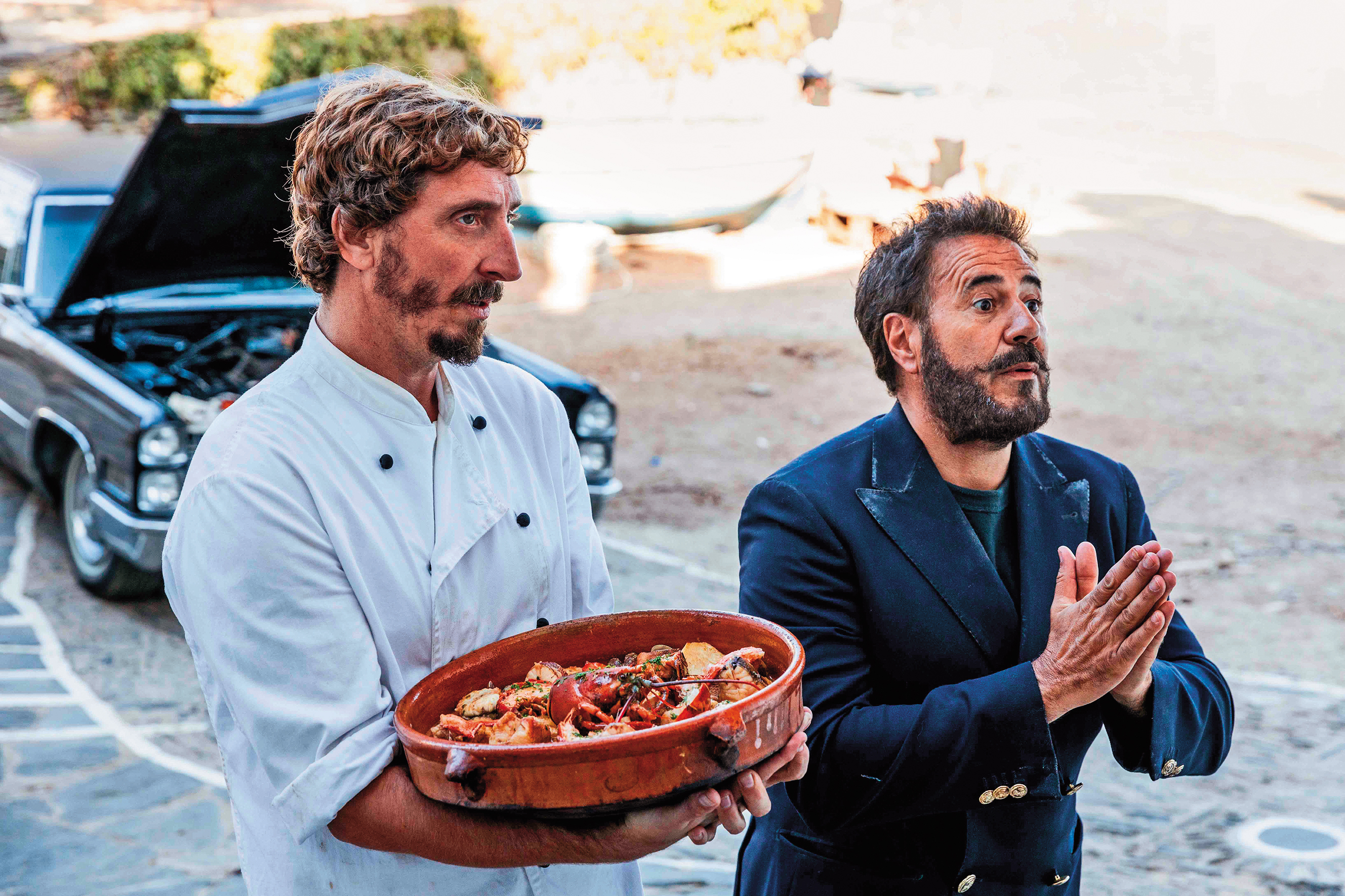 迷達利成痴的餐廳老闆，不時主動出擊帶著馬賽魚湯到達利家，想請達利光臨自家餐廳。（天馬行空提供）