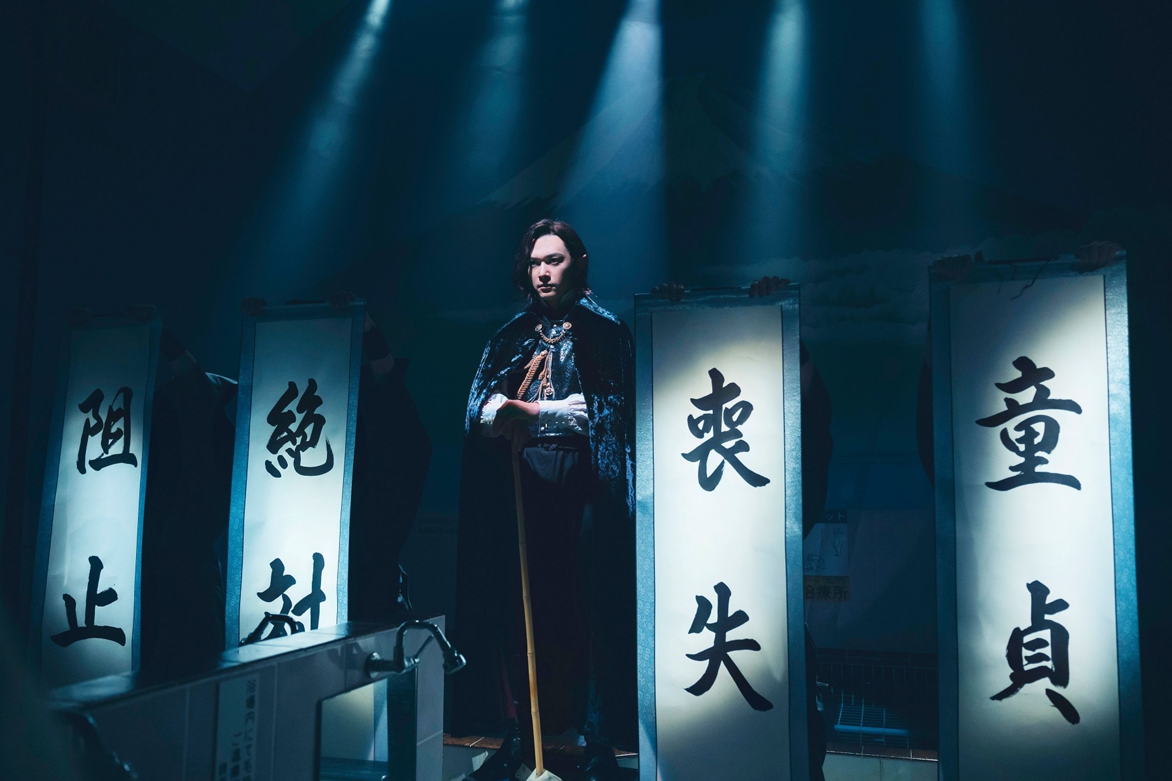 吉澤亮為了詮釋吸血鬼角色，對造型提出細緻要求。（采昌提供）