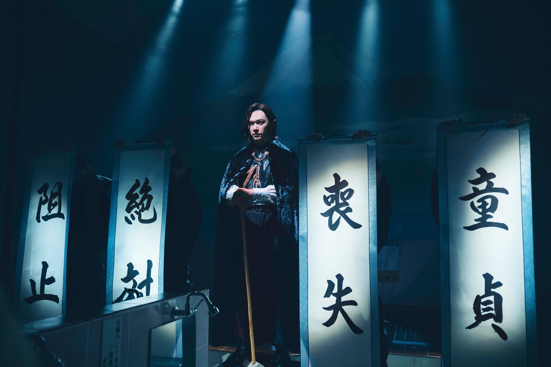 吉澤亮為了詮釋吸血鬼角色,對造型提出細緻要求。(采昌提供)