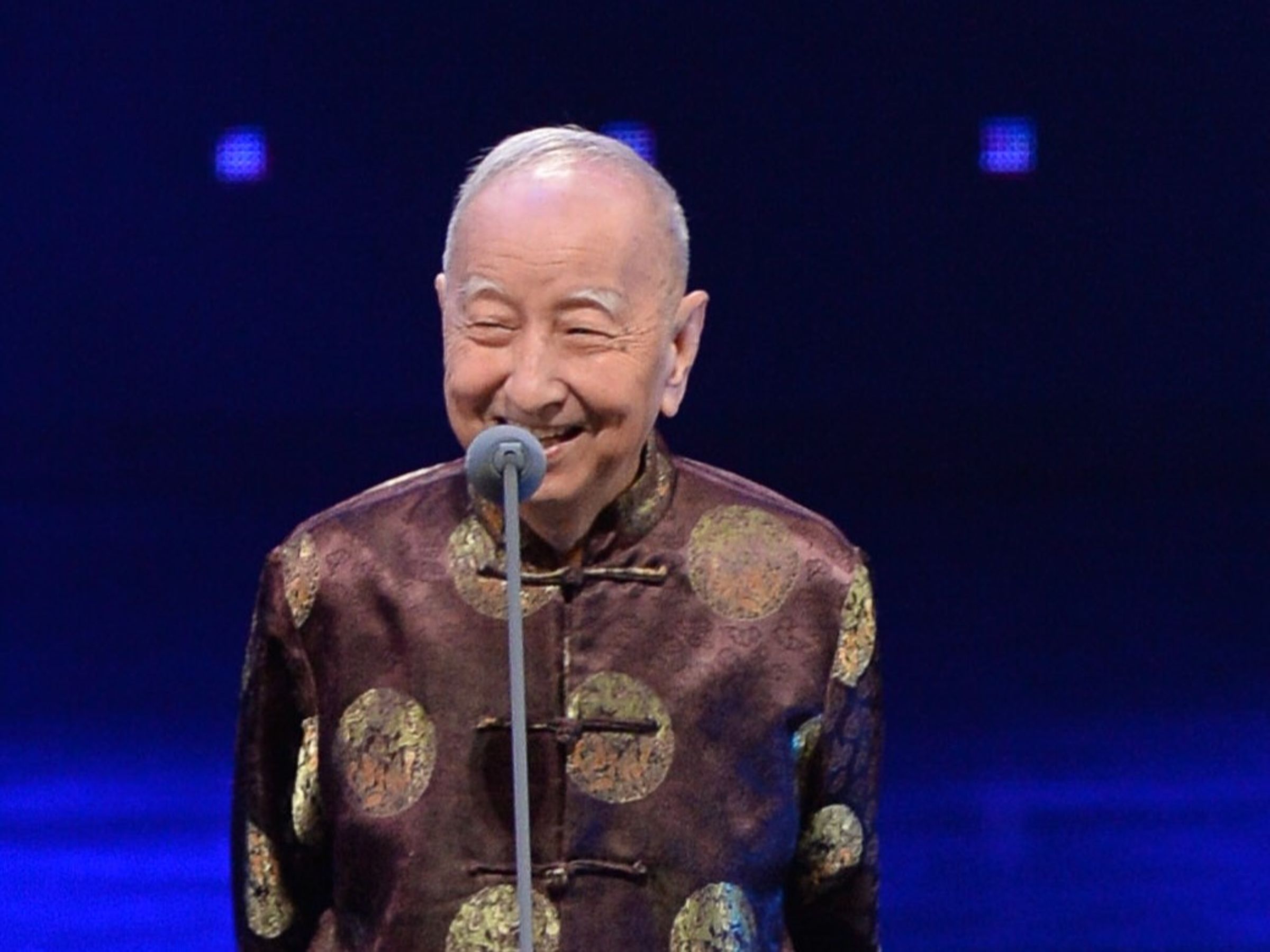 司馬中原因急性肺炎於4日離世,享耆壽90歲。圖為2017年司馬中原出席廣播金鐘頒獎典禮。(三立提供)