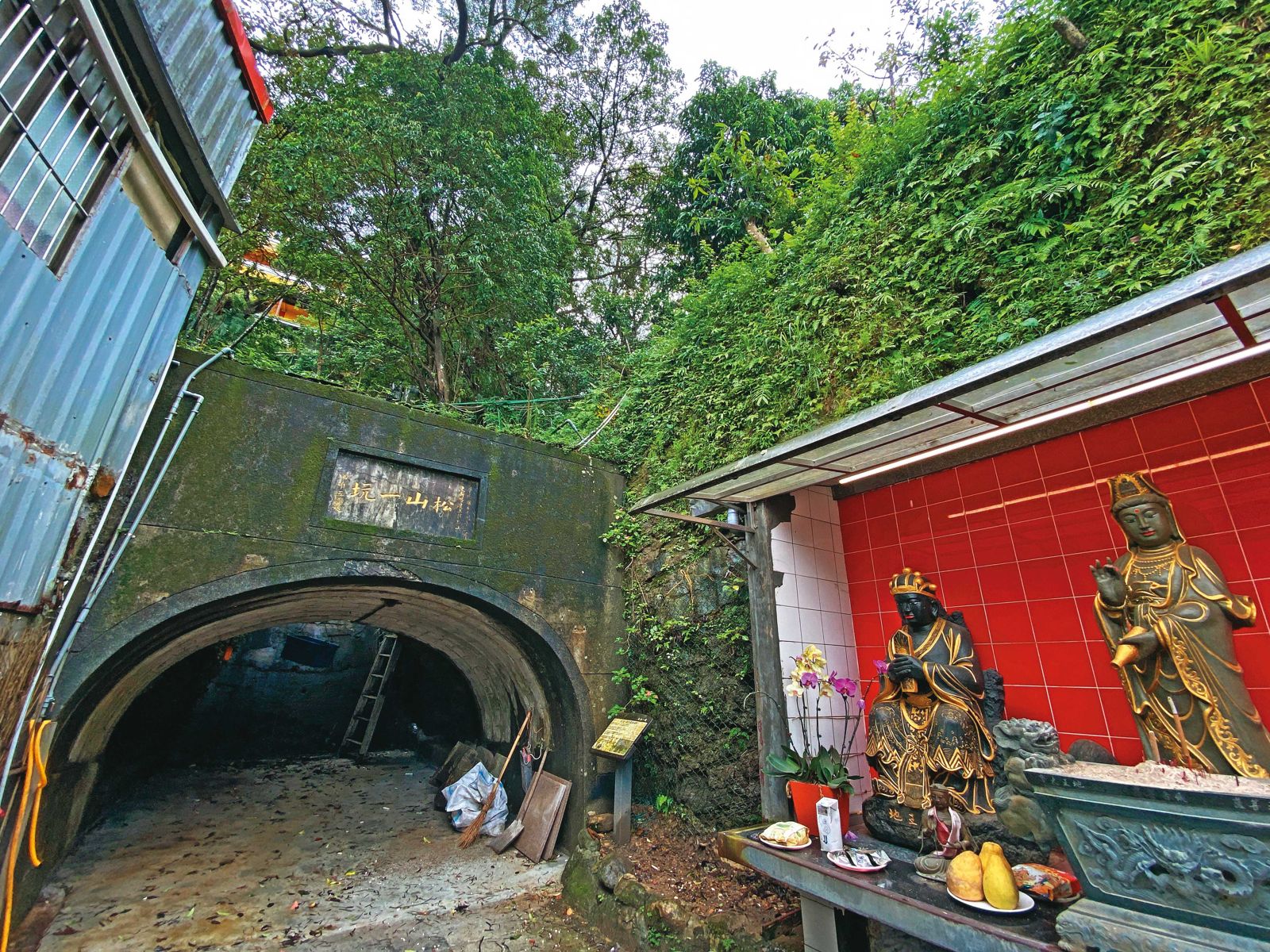 許女家世顯赫，父執輩還曾擁有台北市最大的松山煤礦場。（翻攝畫面）