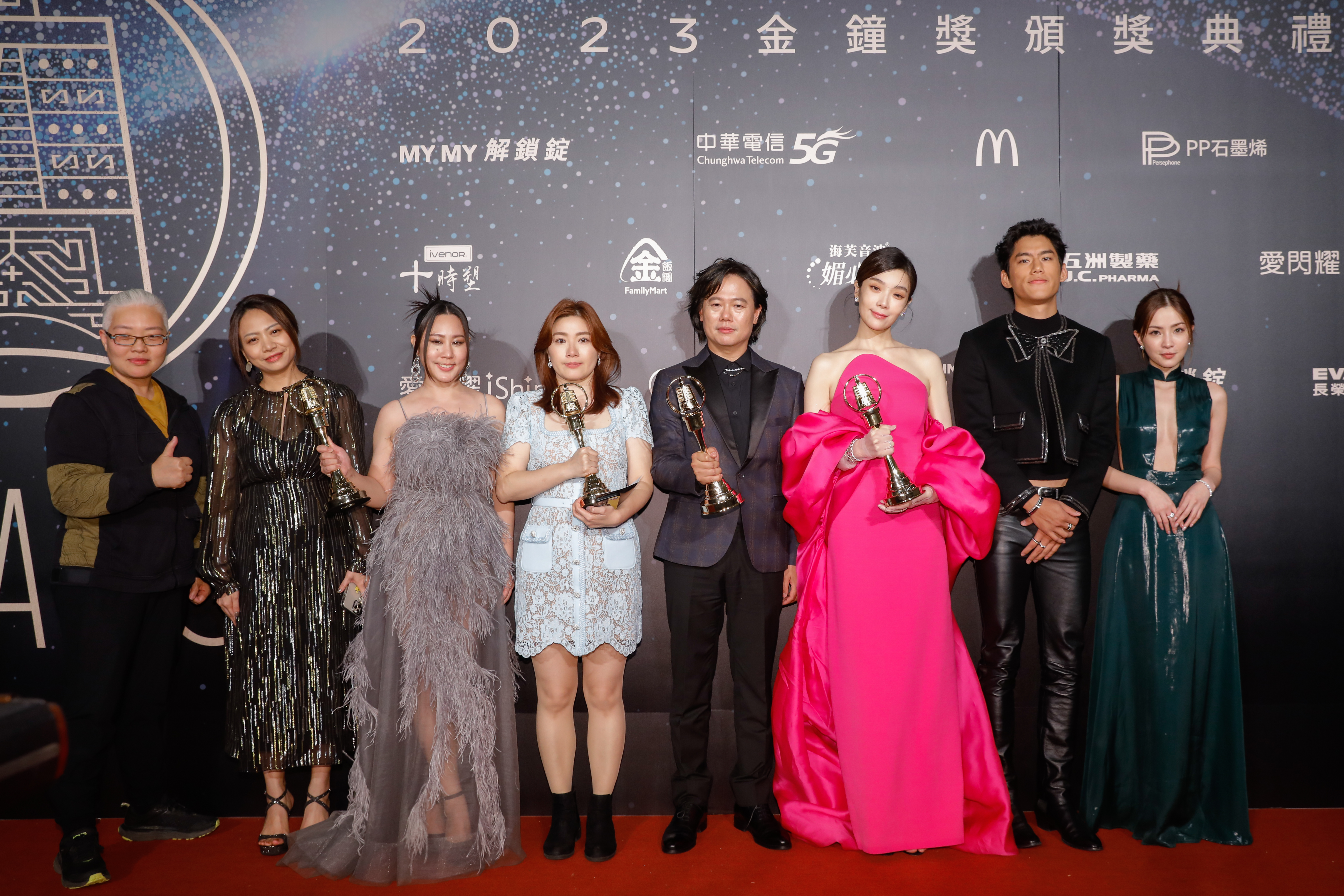 《村裡來了個暴走女外科》共拿下4項大獎。