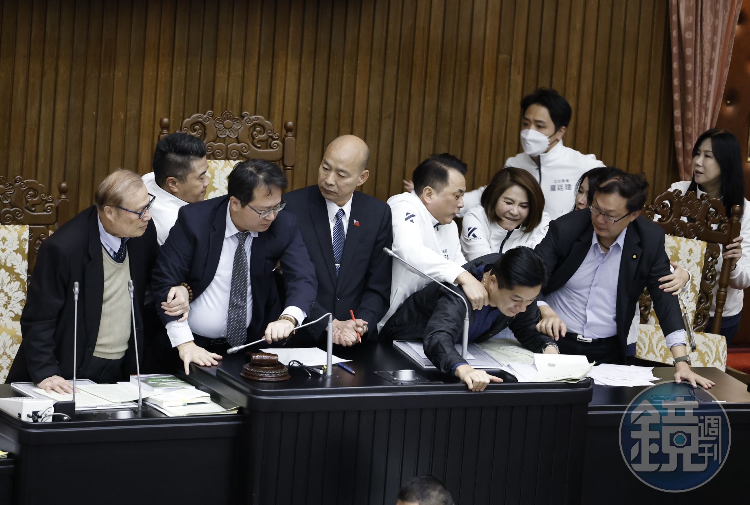 立法院今日未審查《選罷法》使朝野爆發肢體衝突。