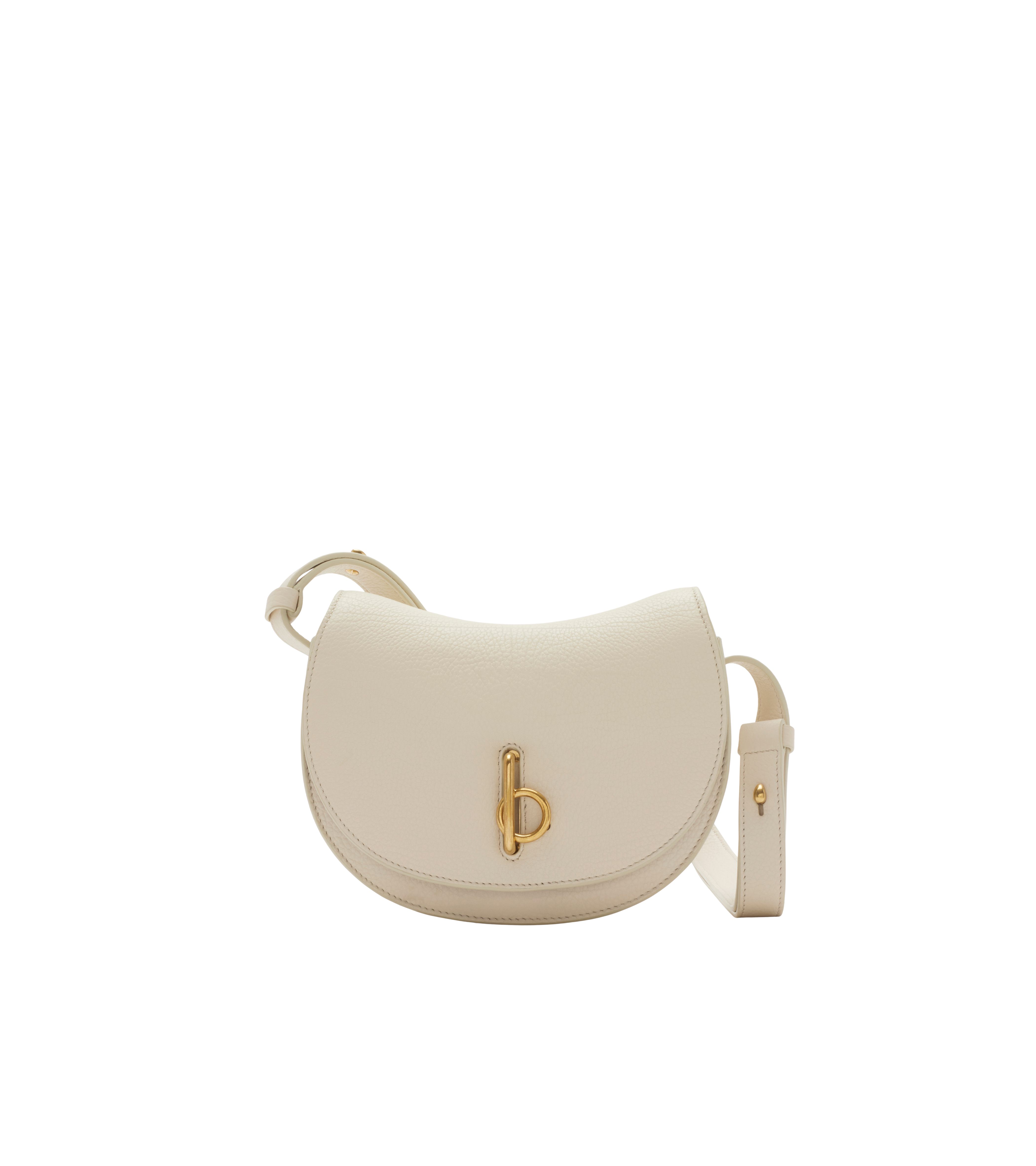 Rocking Horse迷你皂白色牛皮肩背包。NT$69,000（BURBERRY提供）