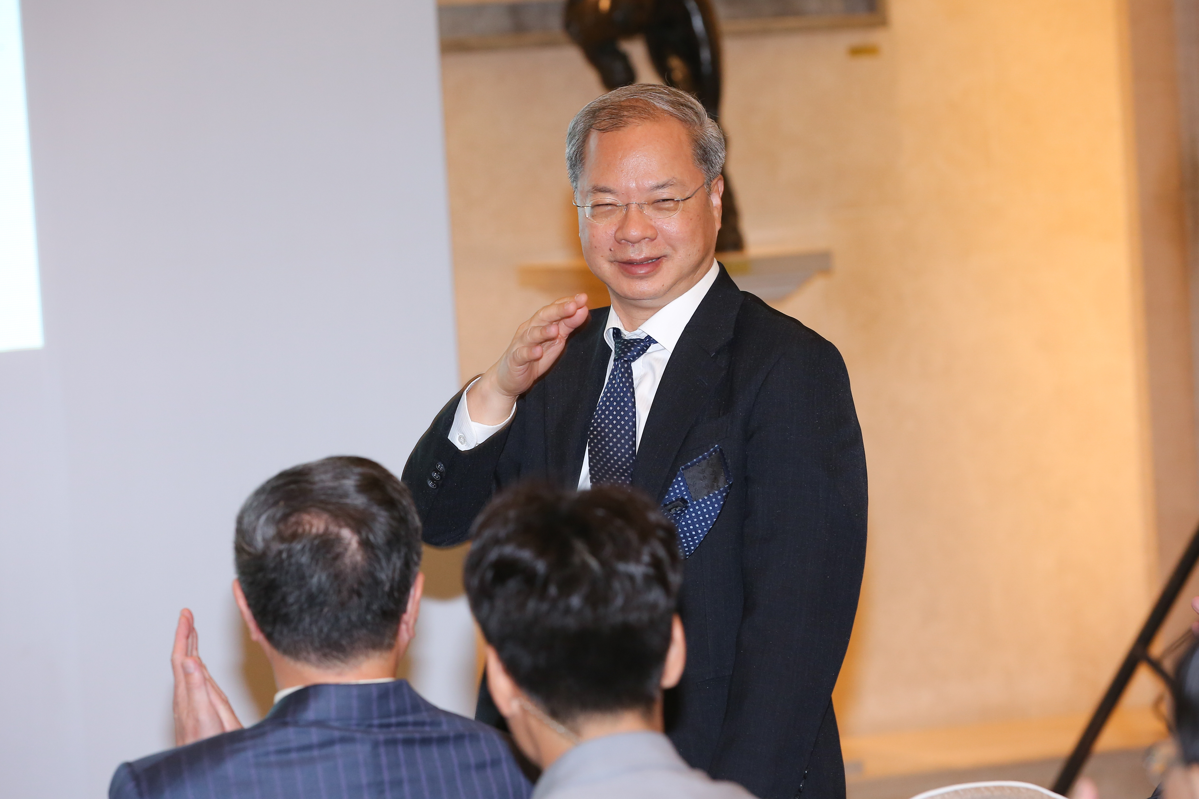 跨境電商的管理問題，再度成為立法院焦點。圖為經濟部長龔明鑫。（本刊資料照）