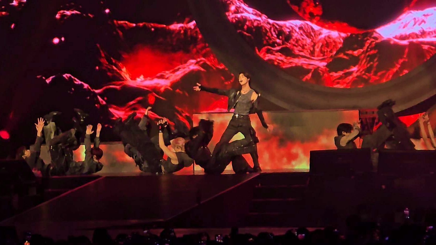 日本男團 &TEAM 今（20日）在台開唱，嗨爆五千歌迷。