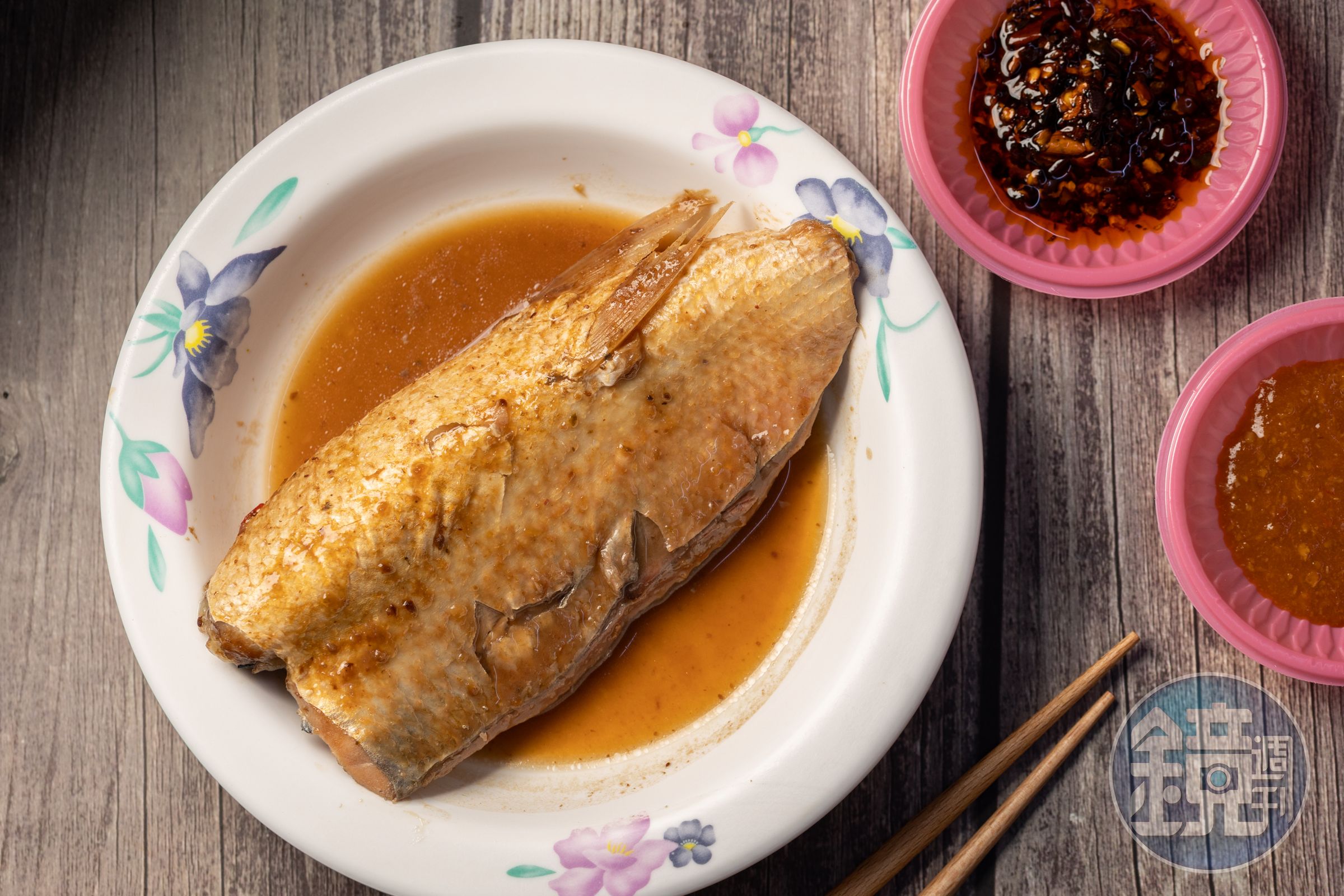 超大片的滷「虱目魚肚」肉質非常滑嫩，發薪時可以來一塊。（110元／塊）