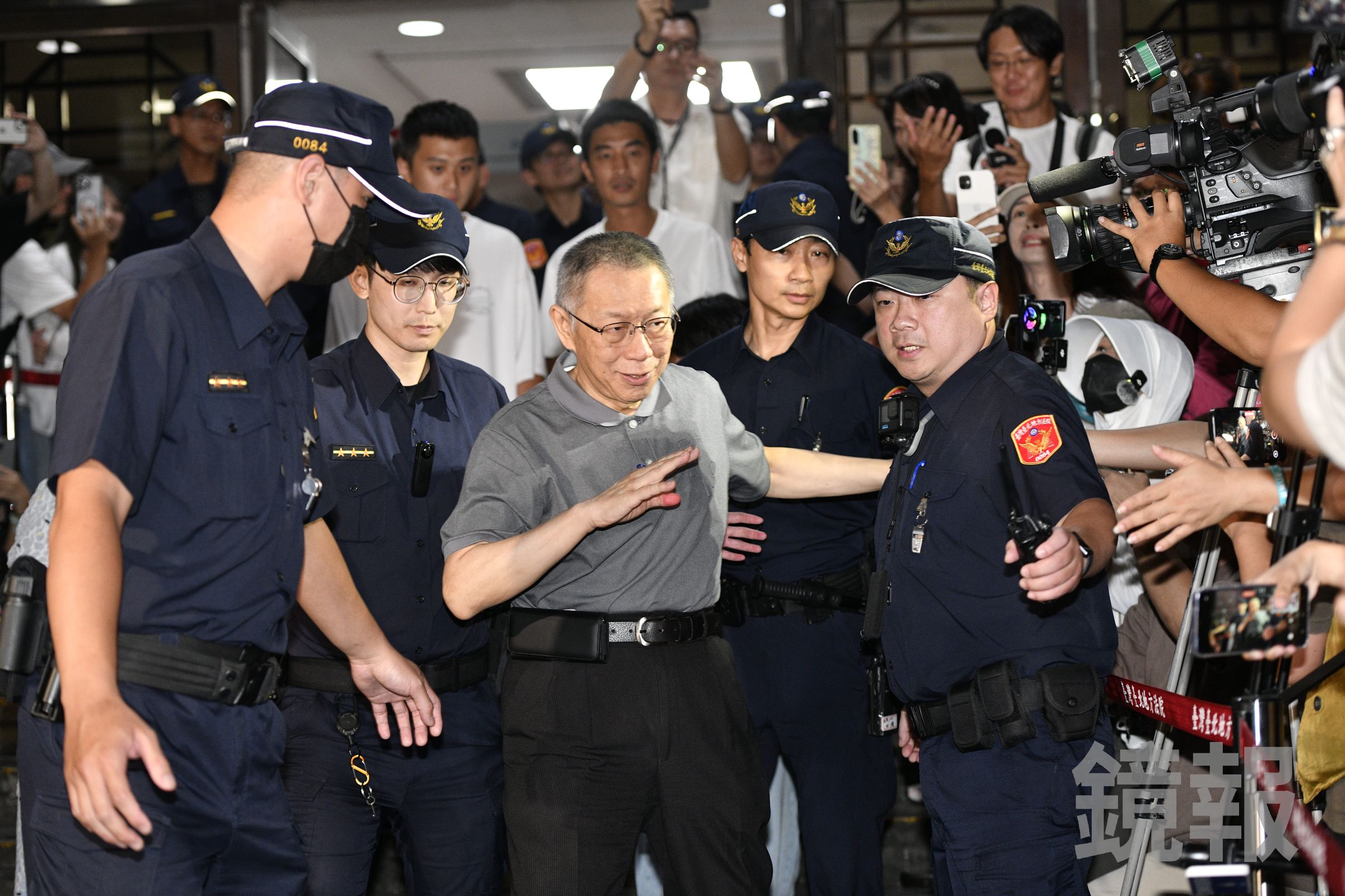 柯文哲昨天二度交保。（鏡報李智為攝）