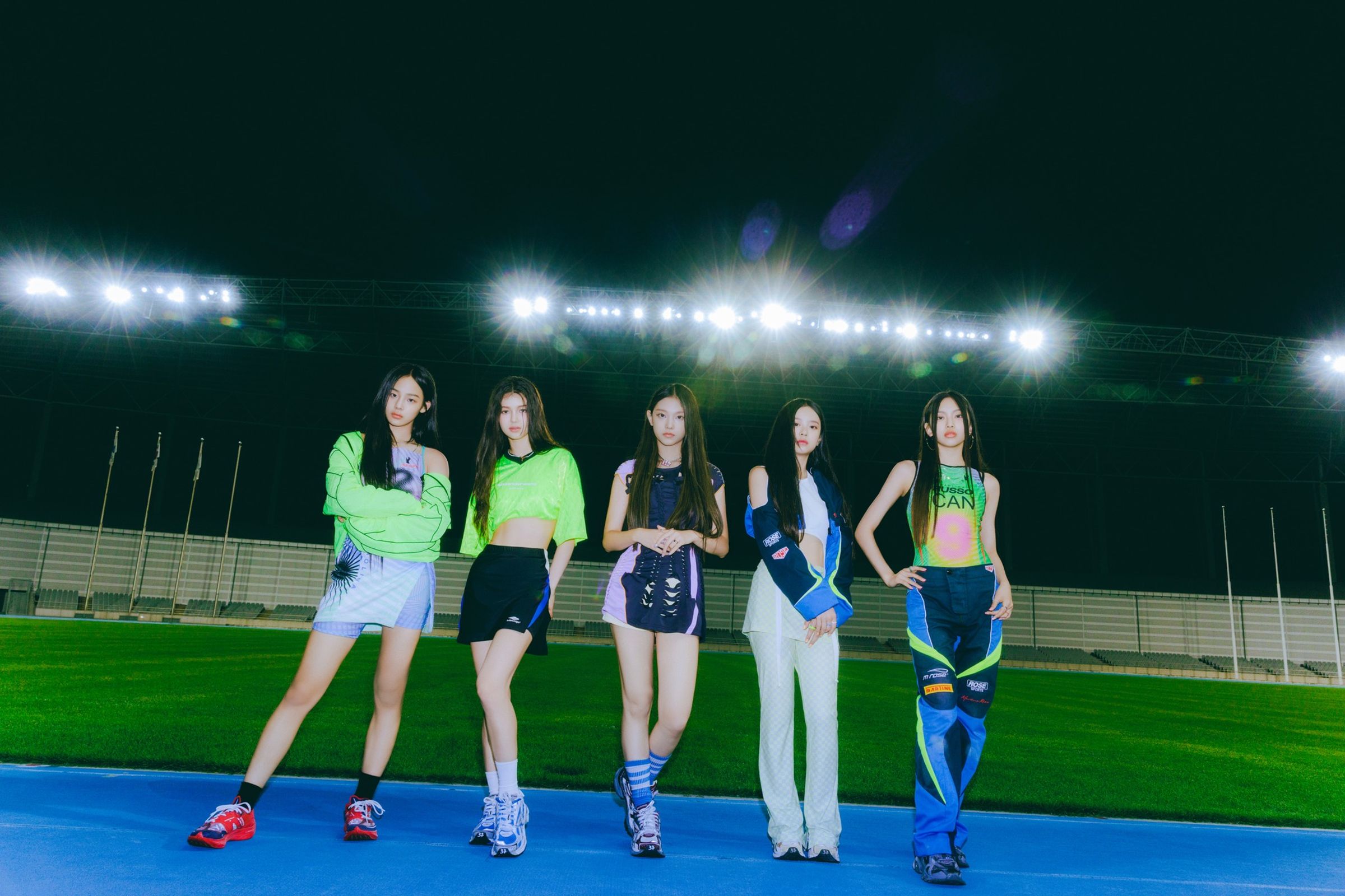 南韓知名女團NewJeans與經紀公司ADOR的合約官司終於落幕了,已全員回歸結束。(翻攝自臉書@NewJeans)