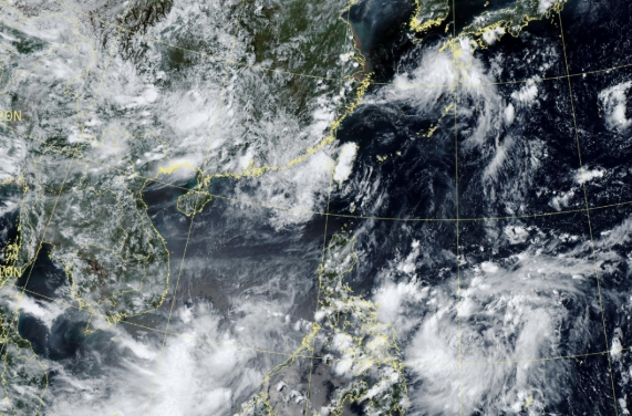 又有新的熱帶擾動將生成，最快於明日生成。（翻攝自中央氣象署官網）