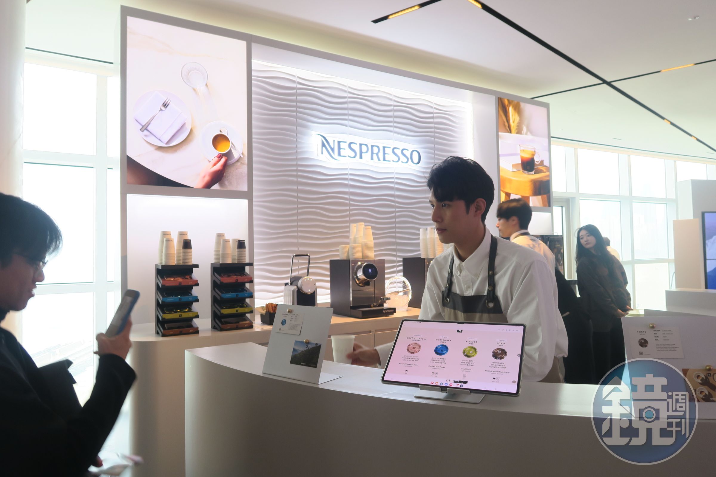 世界各地的米其林頒獎會場外都可見NESPRESSO的身影。