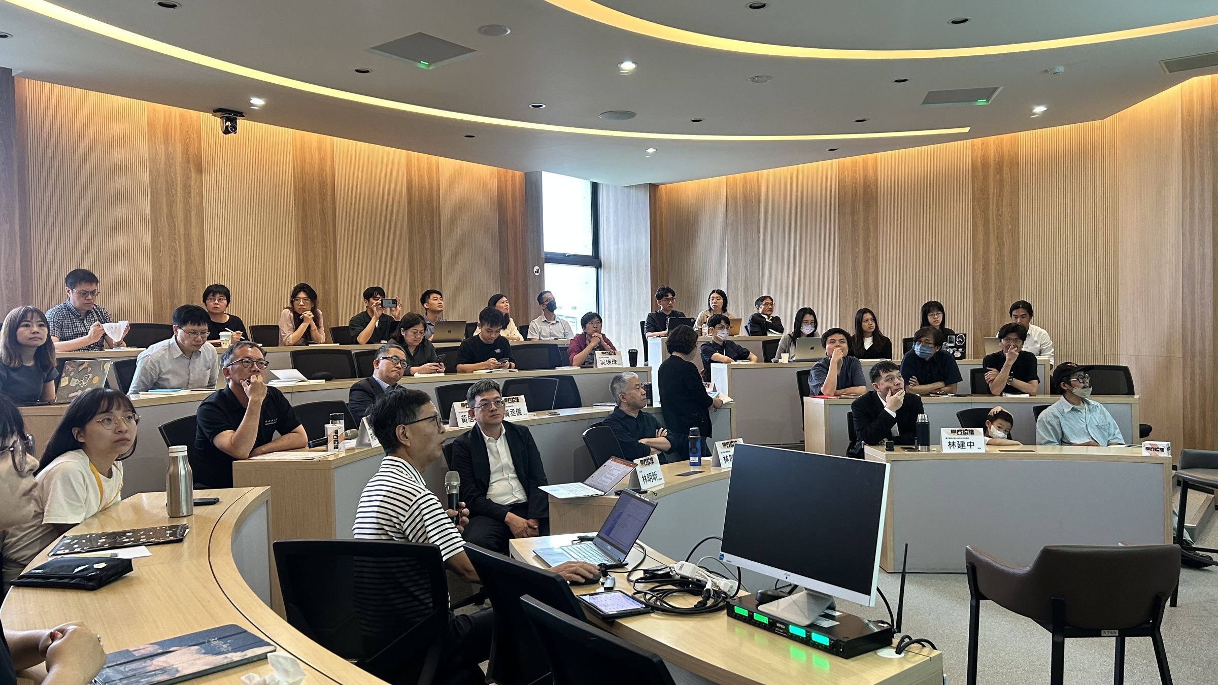 為推廣國家安全法制概念普及,民間國家安全與民主韌性法制研究群今天舉辦「國安說法」論壇暨新書發表會。(民間國家安全與民主韌性法制研究群提供)