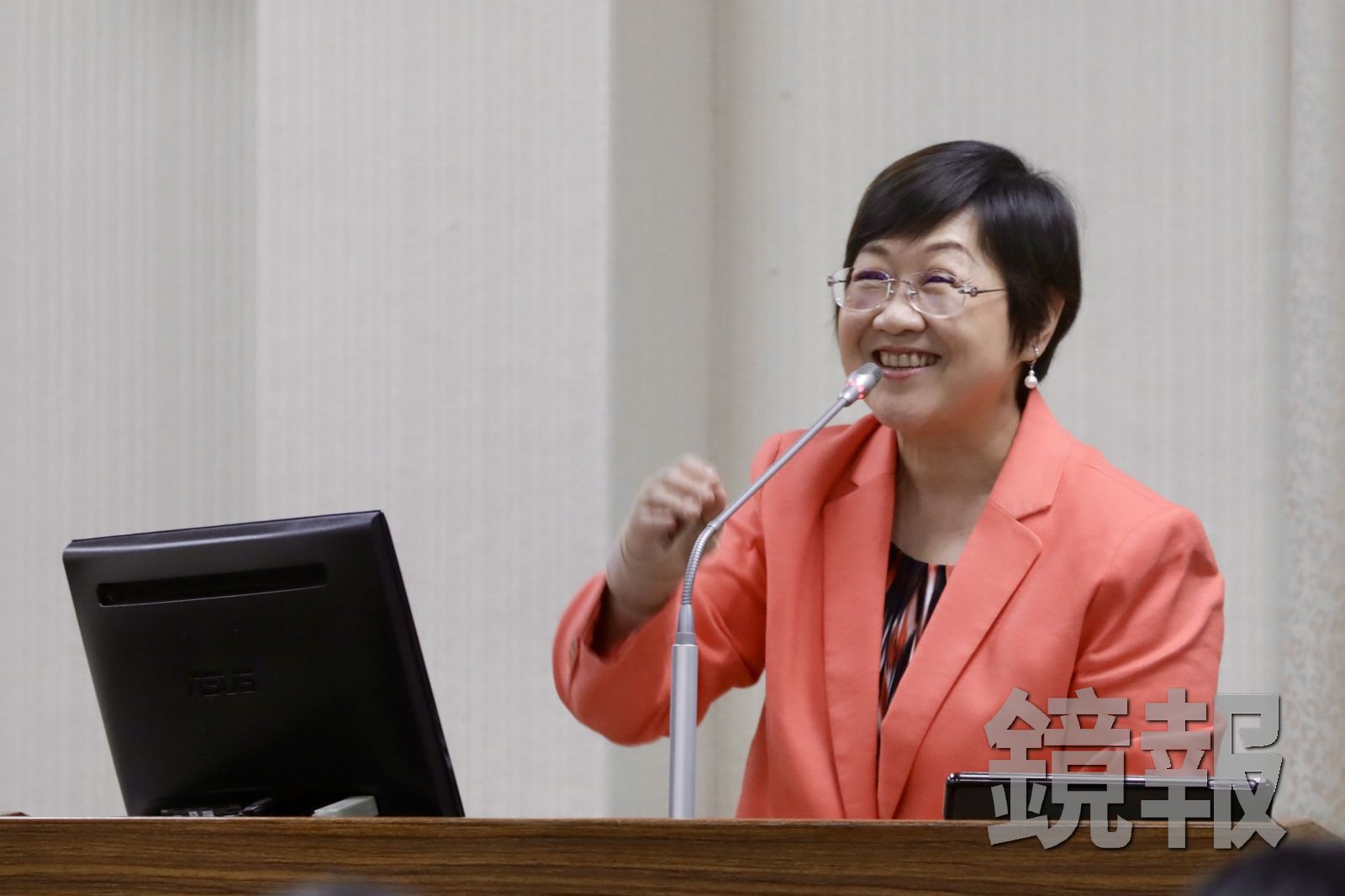 徐佳青嗆「家人自費想飛哪是基本人權」 民眾黨4點質疑:若知恥應即刻請辭
